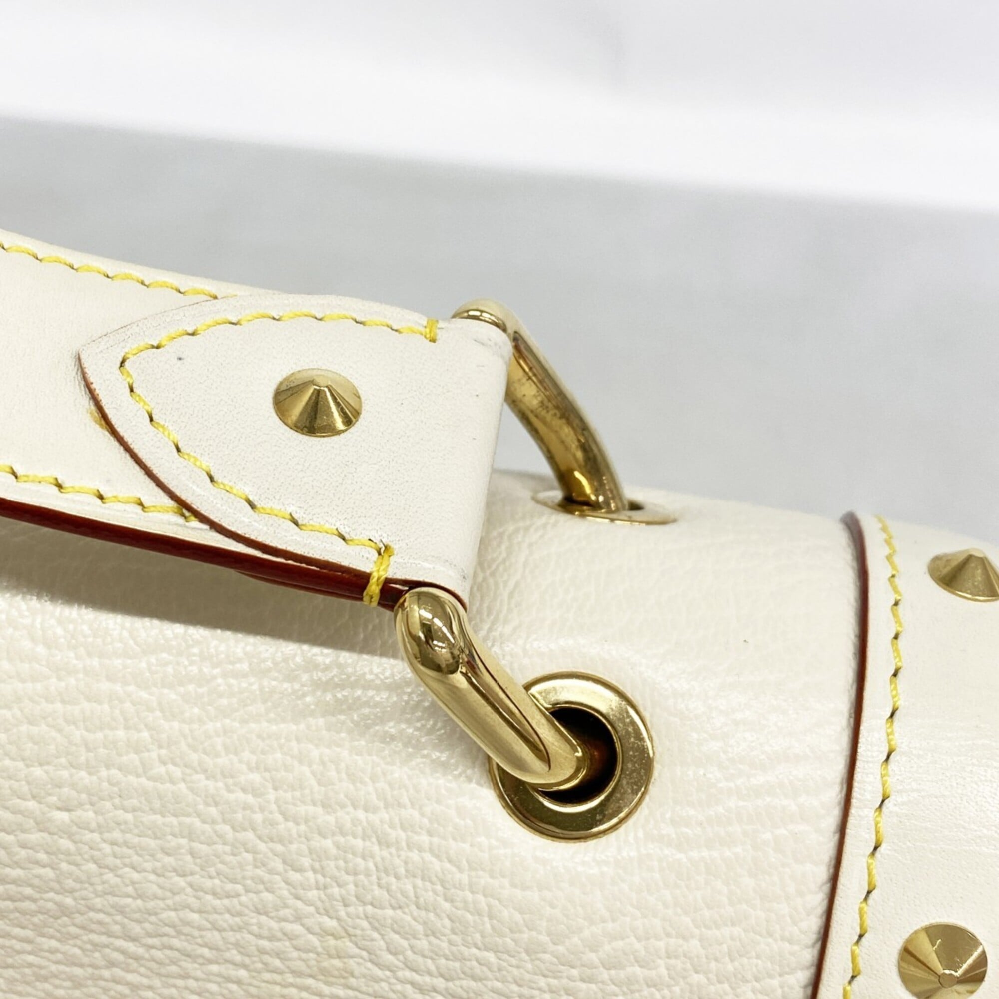 Louis Vuitton Blanc Shoulder Bag (Pre-Owned)