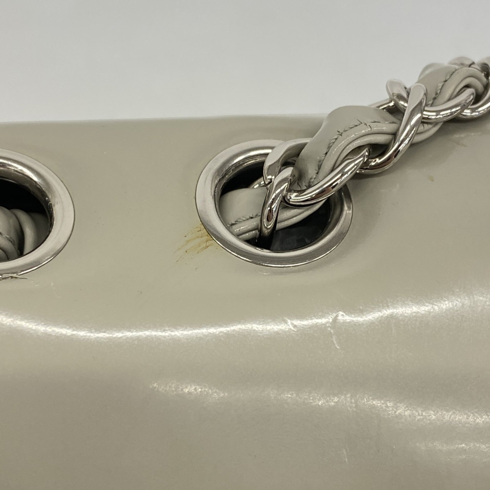 Chanel Gray Patent Leather Shoulder Bag (Pre-Owned)
