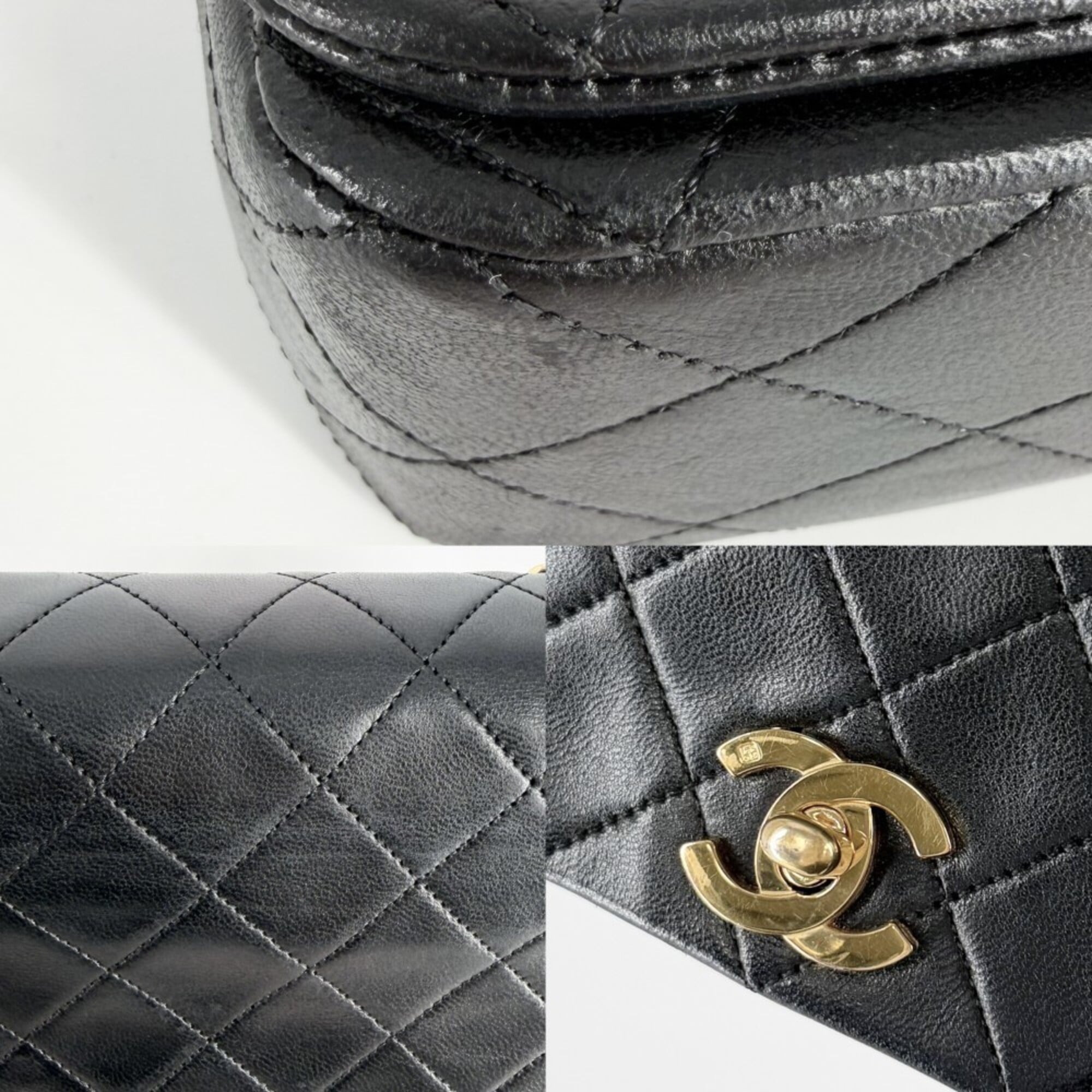 Chanel Black White Leather Shoulder Bag (Pre-Owned)