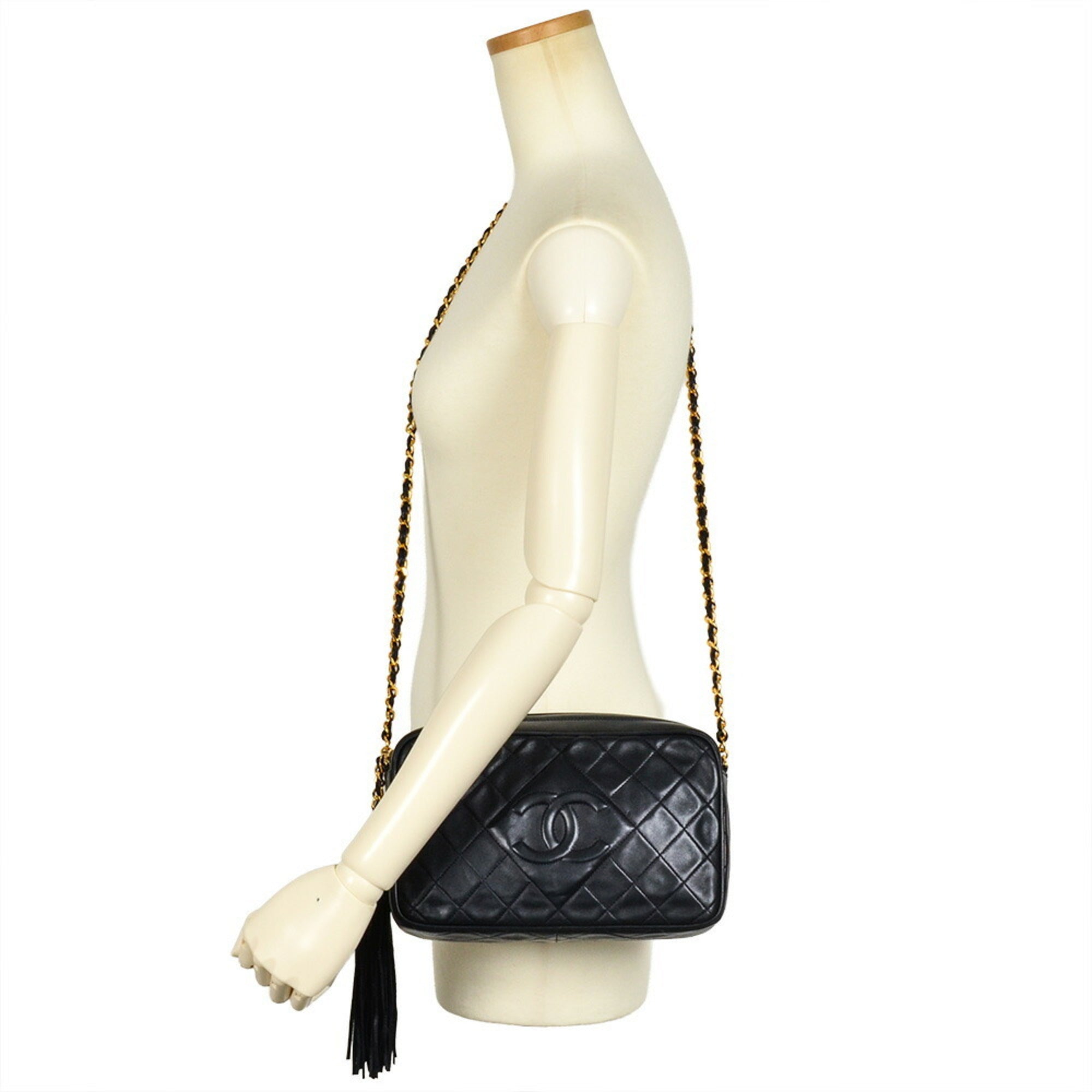 Chanel Matelasse Black Leather Shoulder Bag (Pre-Owned)