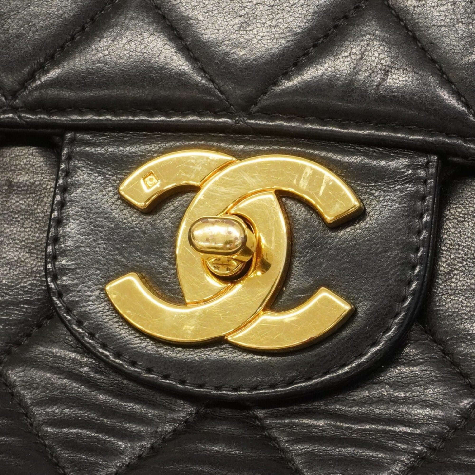 Chanel Black Leather Shoulder Bag (Pre-Owned)