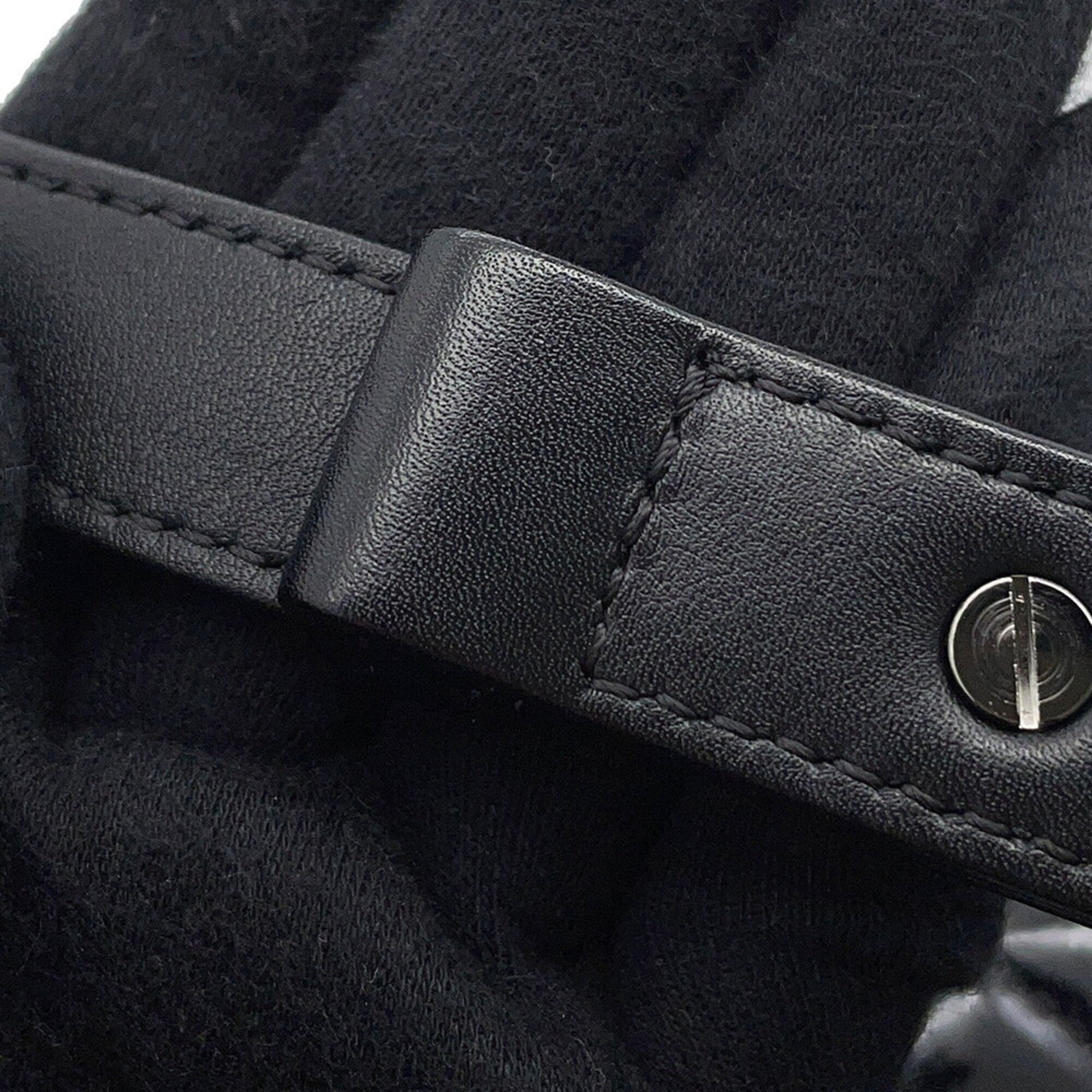 Chanel Black Patent Leather Shoulder Bag (Pre-Owned)