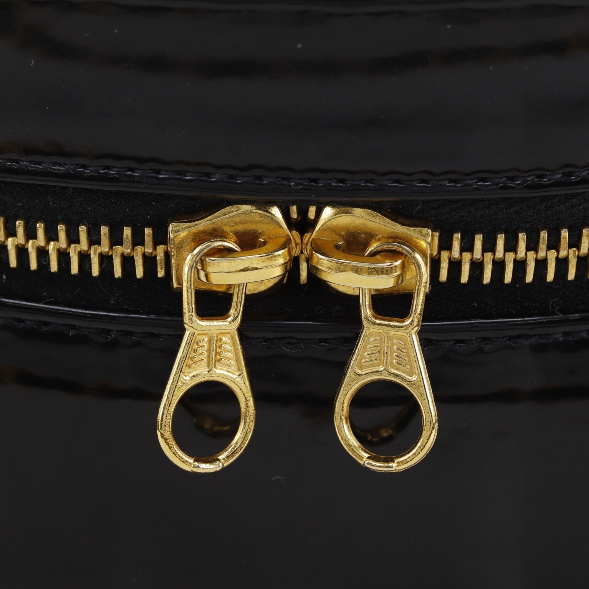 Chanel Black Patent Leather Handbag (Pre-Owned)