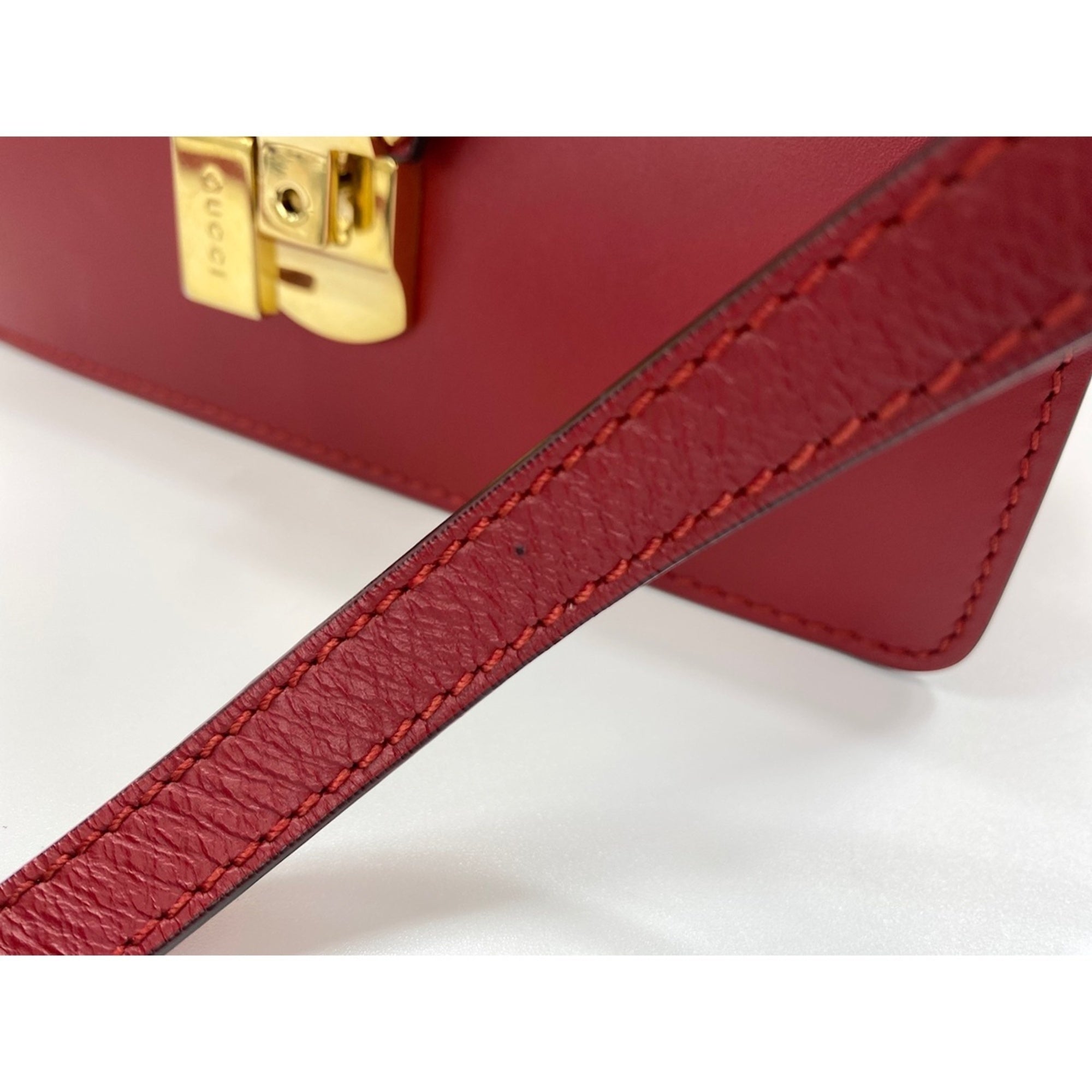 Gucci Red Color Handbag (Pre-Owned)