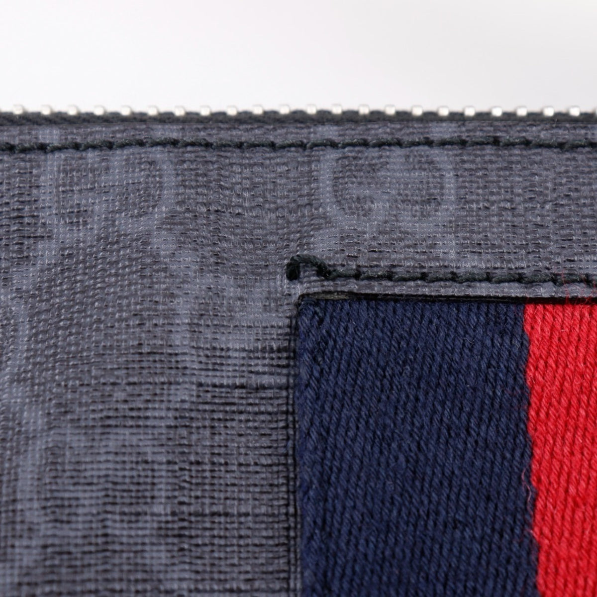 Gucci Black Gg Supreme Messenger Bag Shoulder Bag (Pre-Owned)