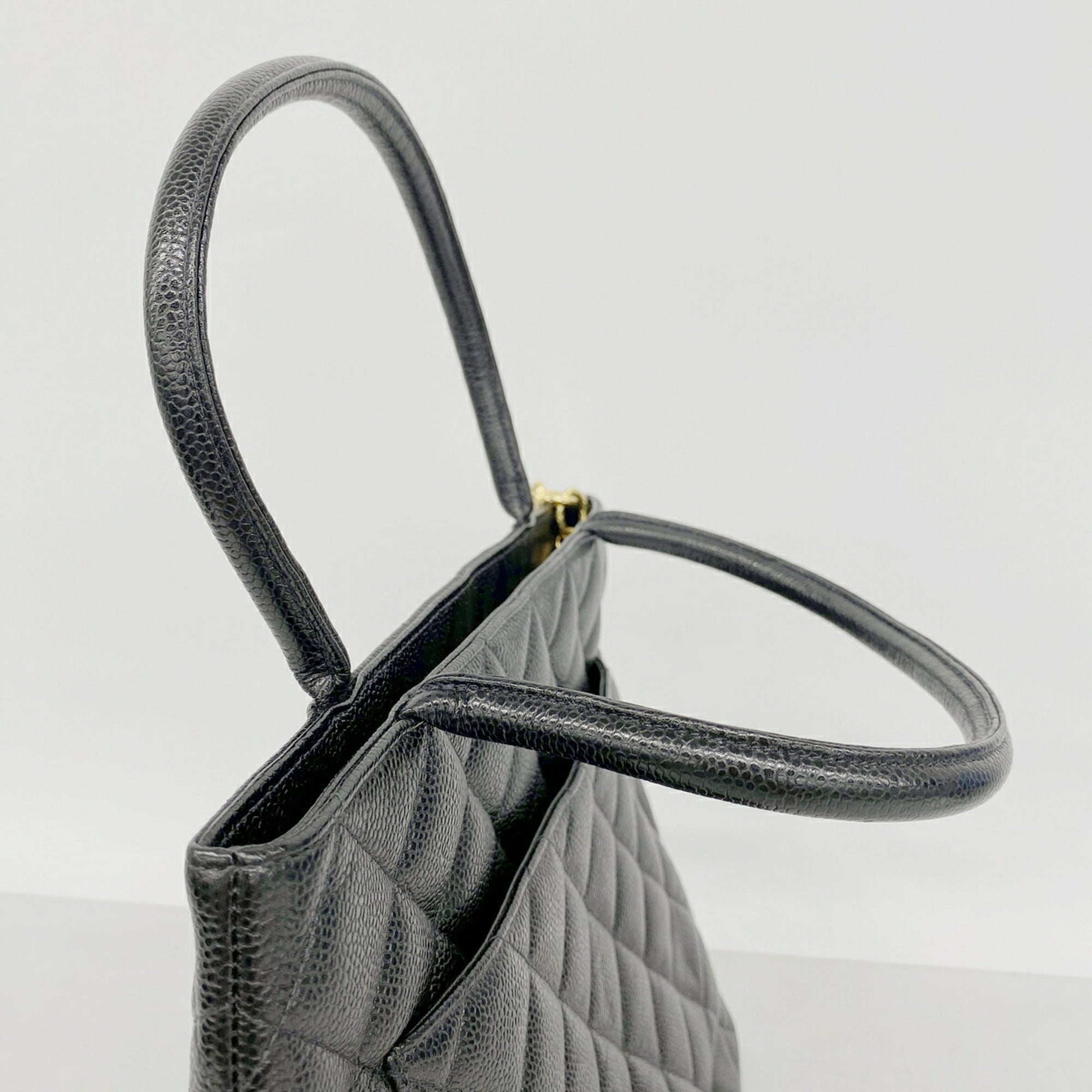 Chanel Black Grained Calfskin Tote Bag (Pre-Owned)