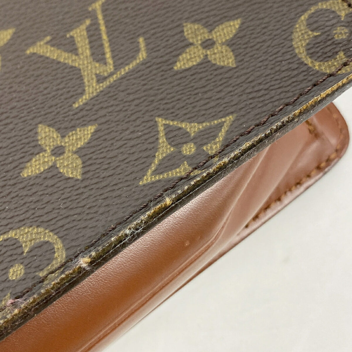 Louis Vuitton Brown Clutch Bag (Pre-Owned)