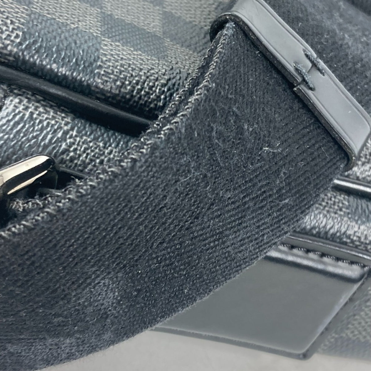 Louis Vuitton Black Damier Graphite Messenger Bag Shoulder Bag (Pre-Owned)