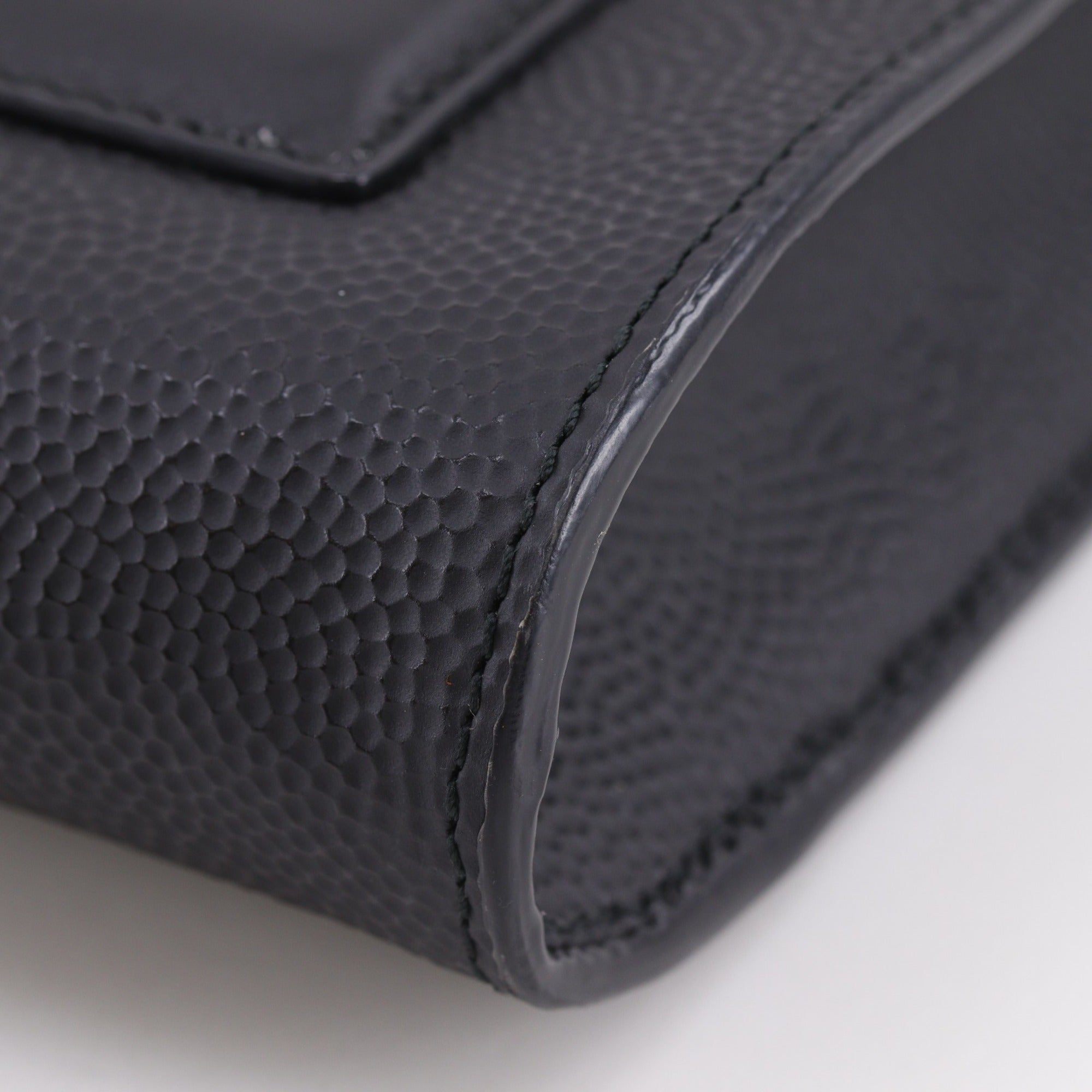 Bally Black Leather Shoulder Bag (Pre-Owned)