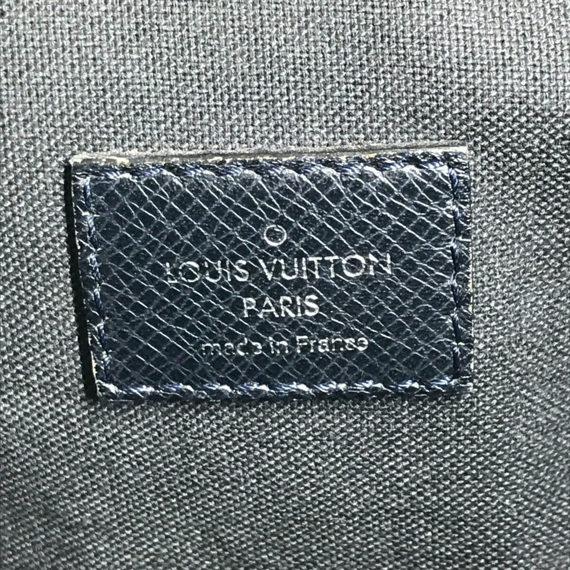 Louis Vuitton Navy Taiga Leather Pochette Shoulder Bag (Pre-Owned)