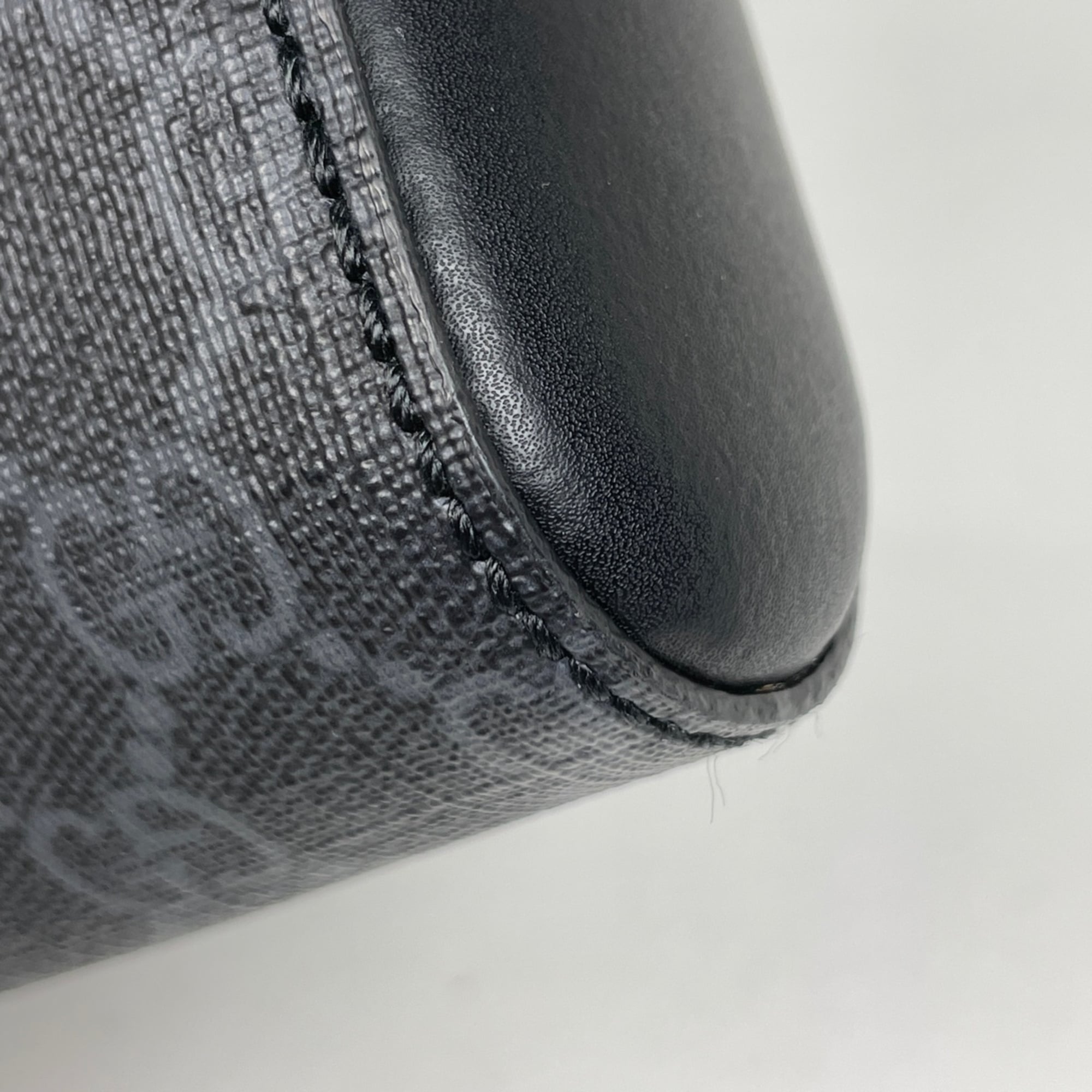 Gucci Black Gg Supreme Messenger Bag (Pre-Owned)