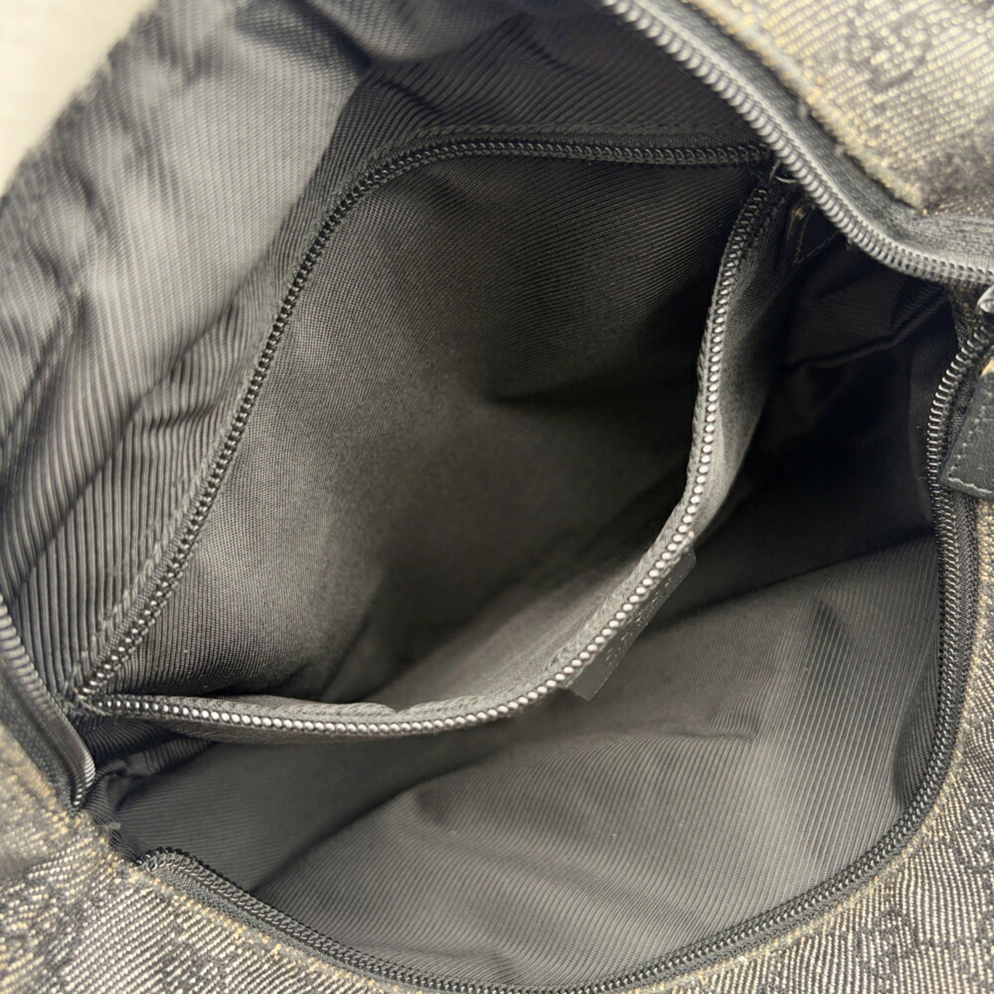 Gucci Black Gg Canvas Tote Bag (Pre-Owned)