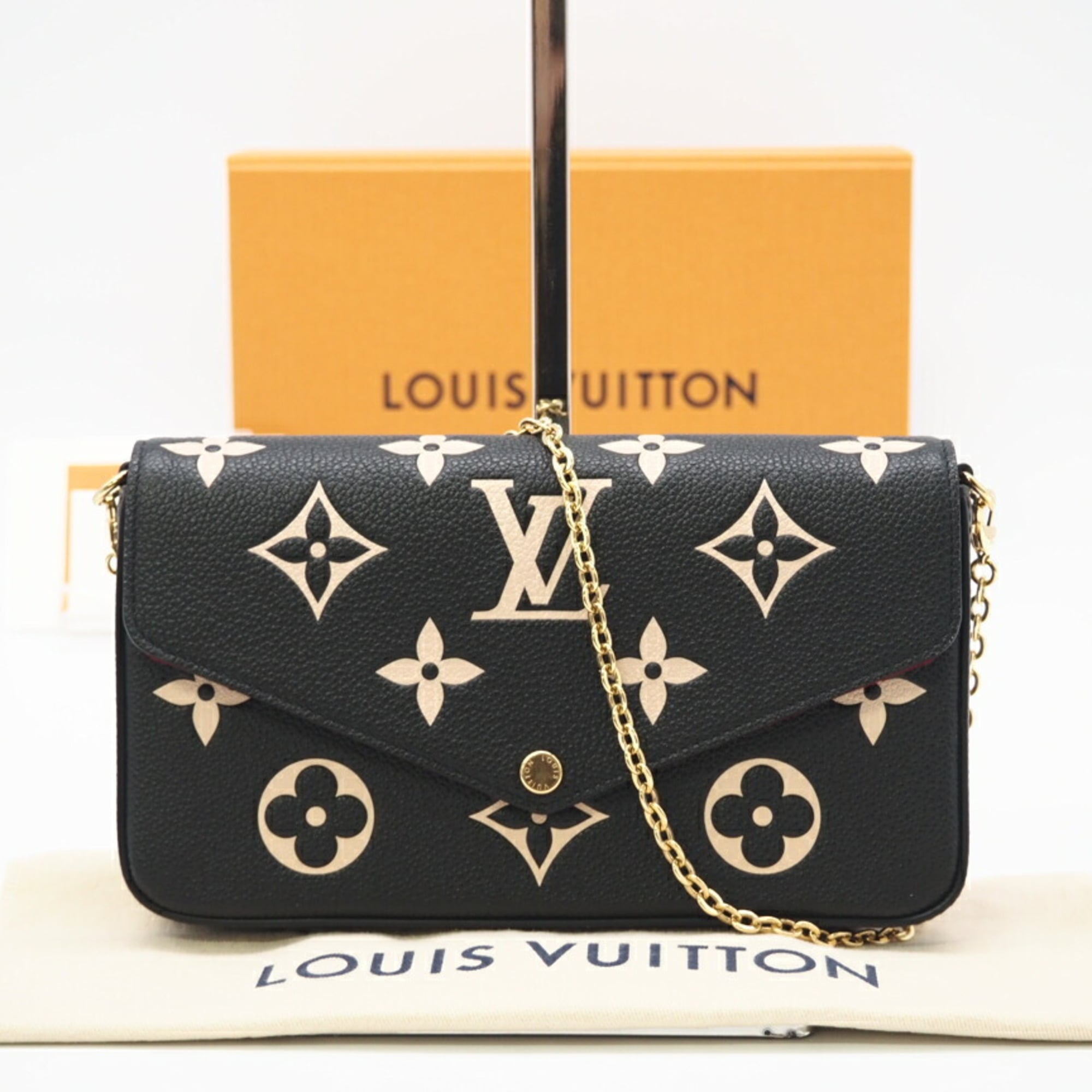 Louis Vuitton Beige Leather Pochette Shoulder Bag (Pre-Owned)