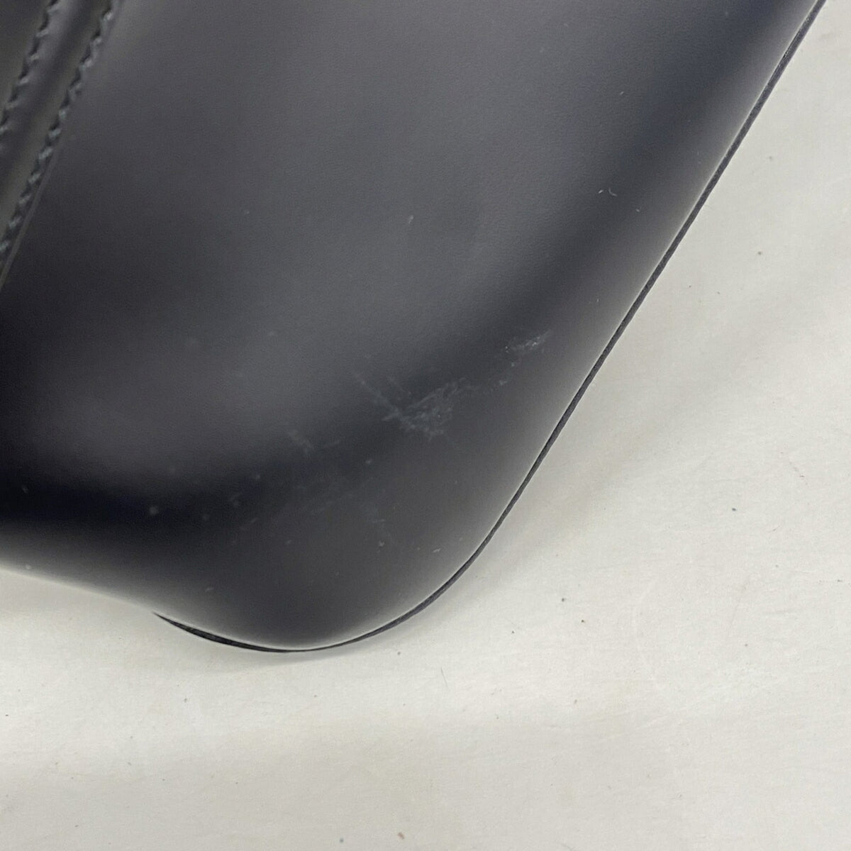 Salvatore Ferragamo Black Leather Shoulder Bag (Pre-Owned)
