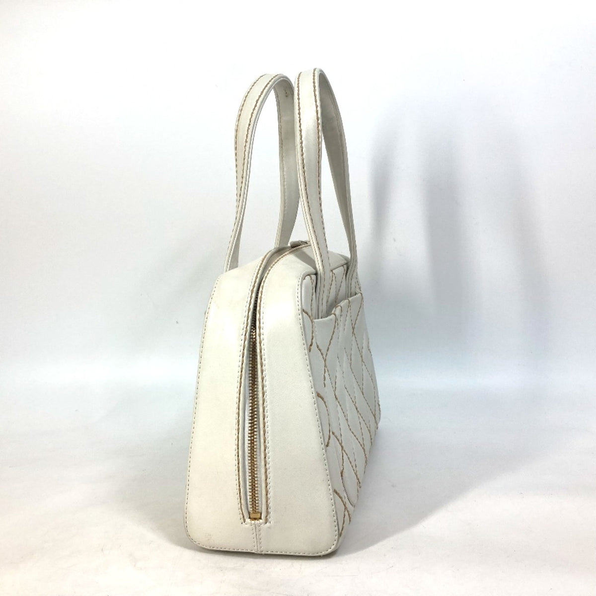 Chanel White Leather Handbag (Pre-Owned)