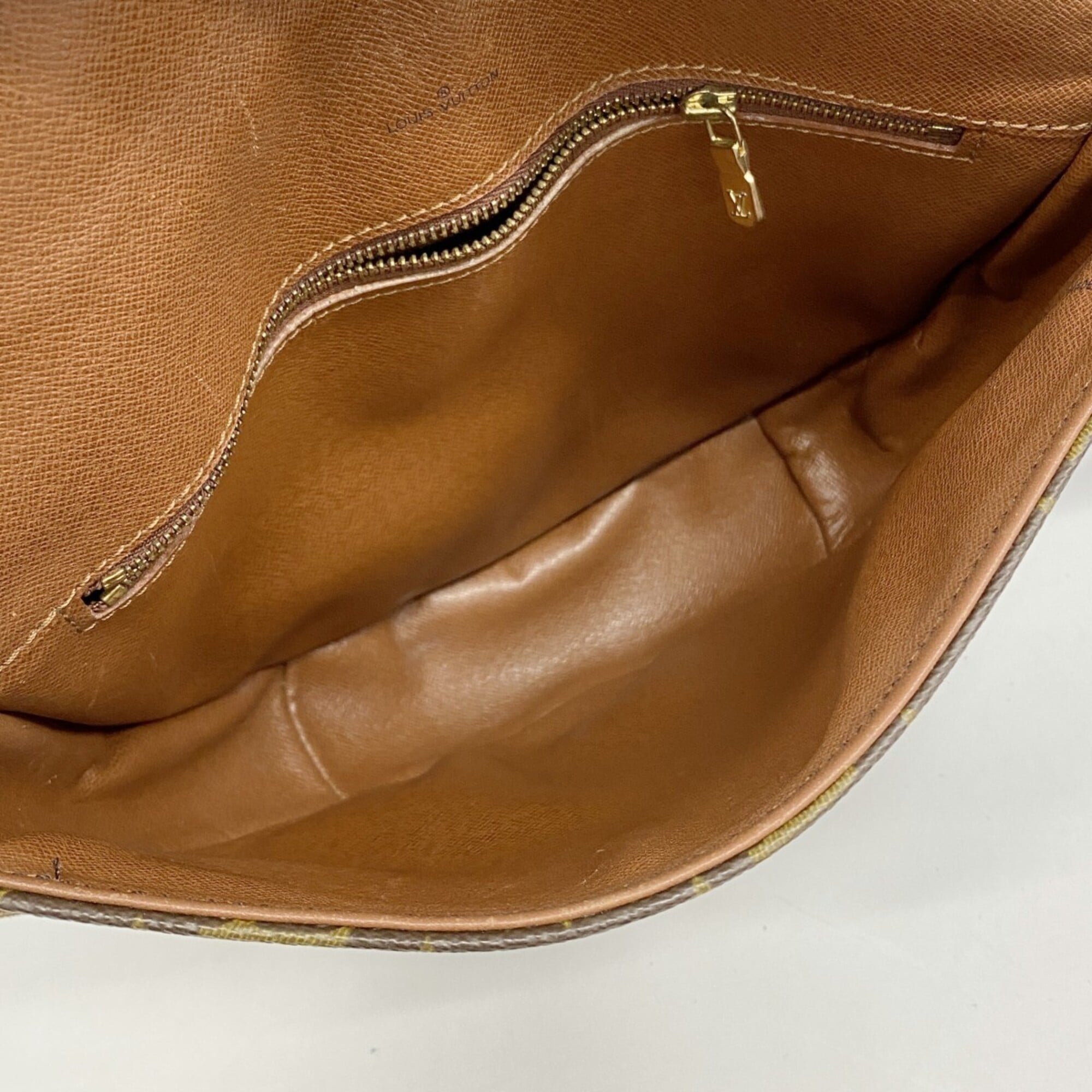 Louis Vuitton Brown Shoulder Bag (Pre-Owned)