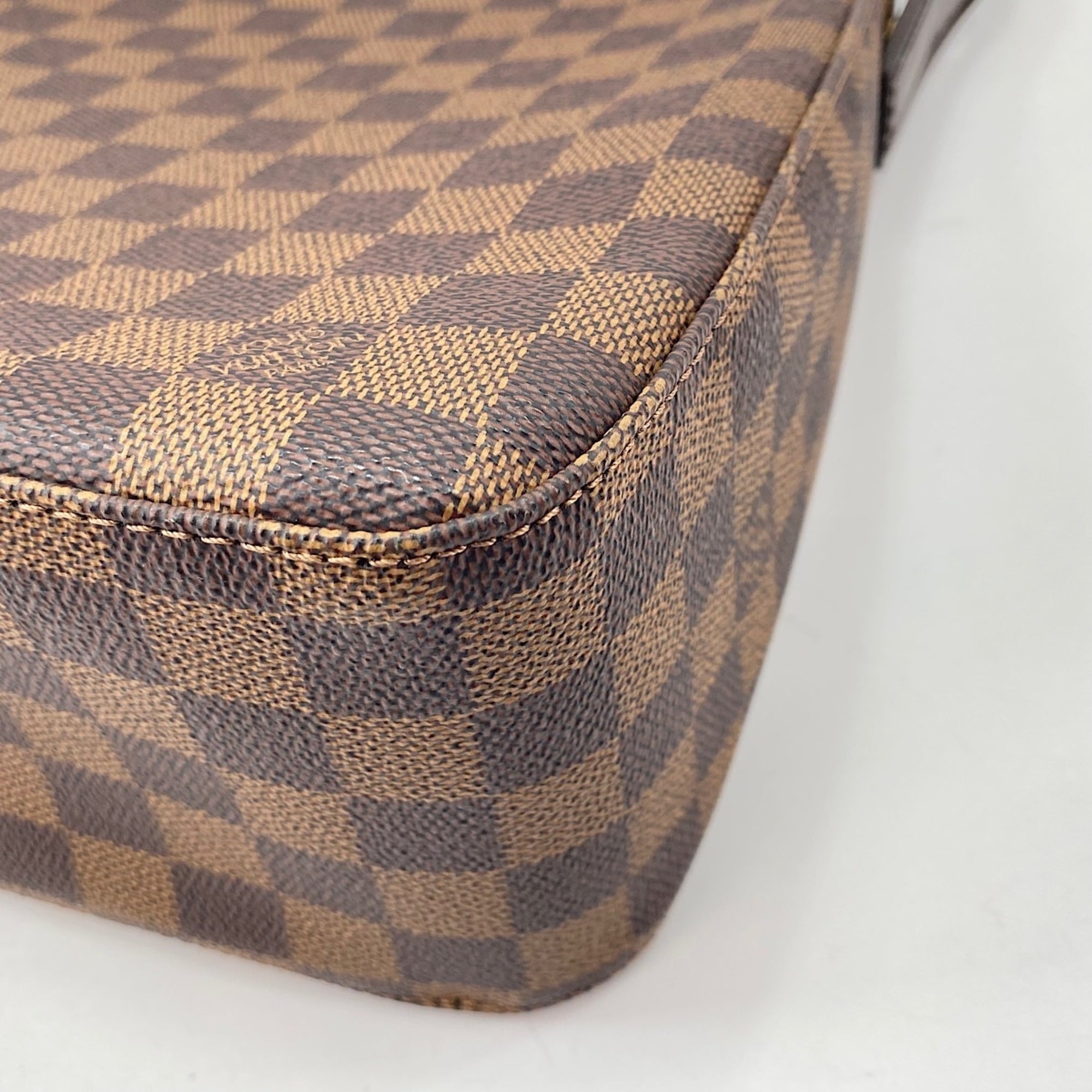 Louis Vuitton Brown Shoulder Bag (Pre-Owned)