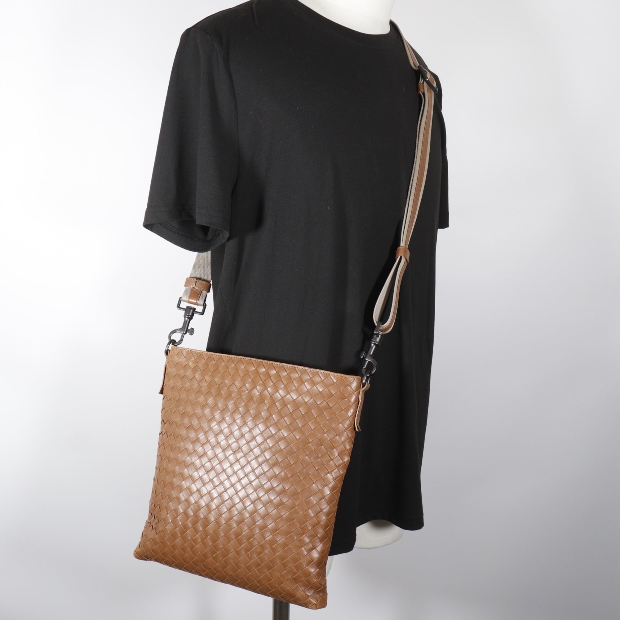 Bottega Veneta Intrecciato Brown Leather Shoulder Bag (Pre-Owned)