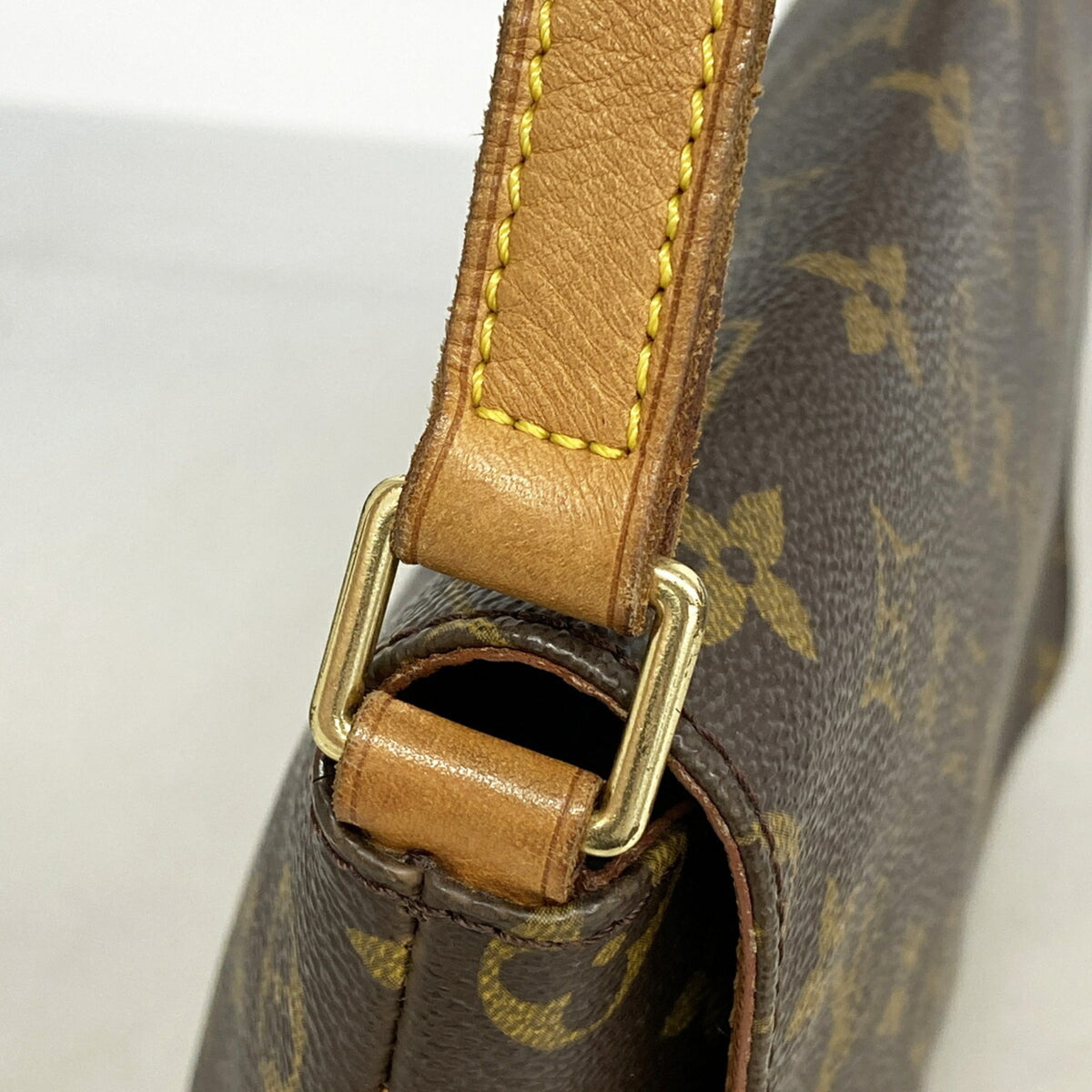 Louis Vuitton Brown Shoulder Bag (Pre-Owned)
