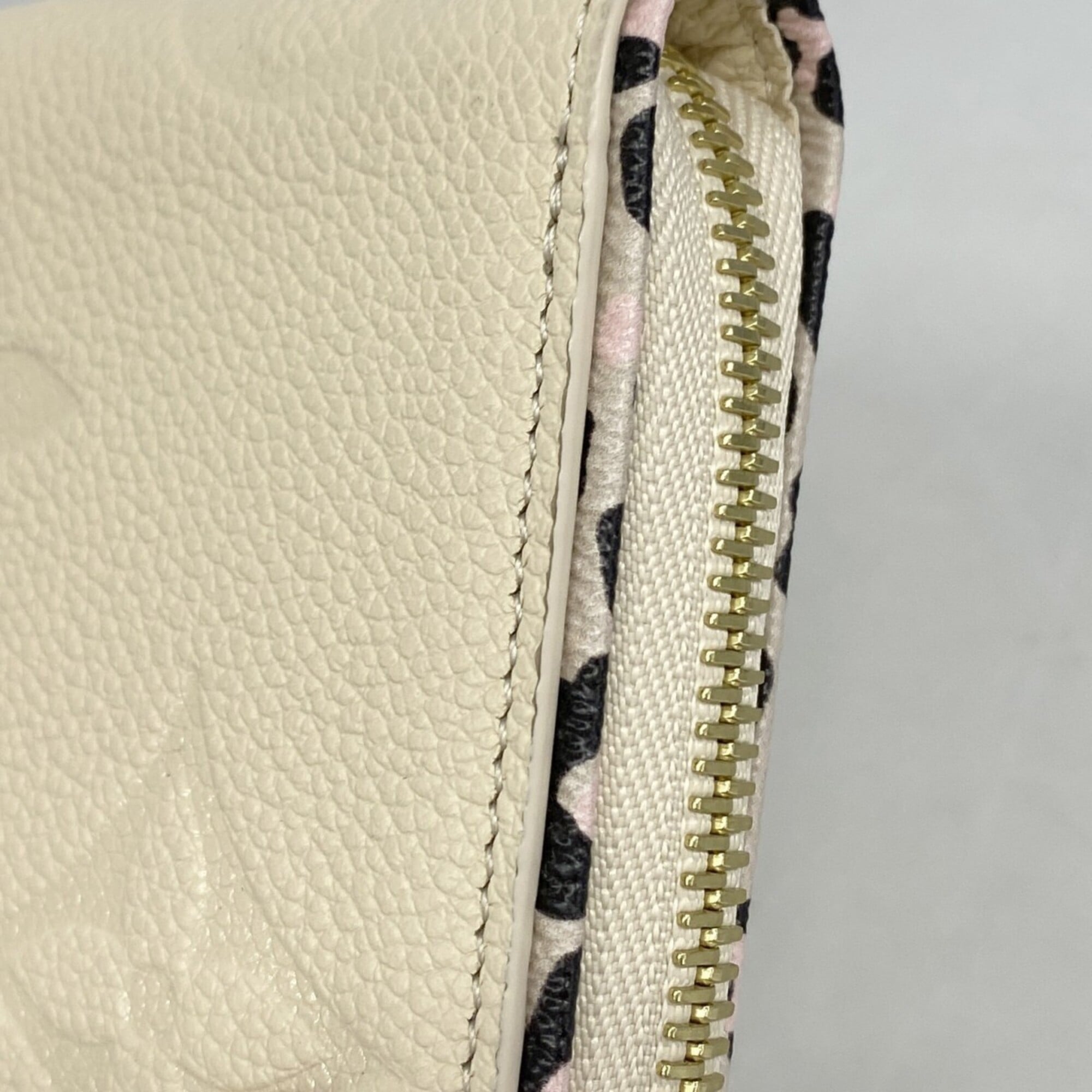 Louis Vuitton Cream Long Wallet (Bi-Fold) (Pre-Owned)