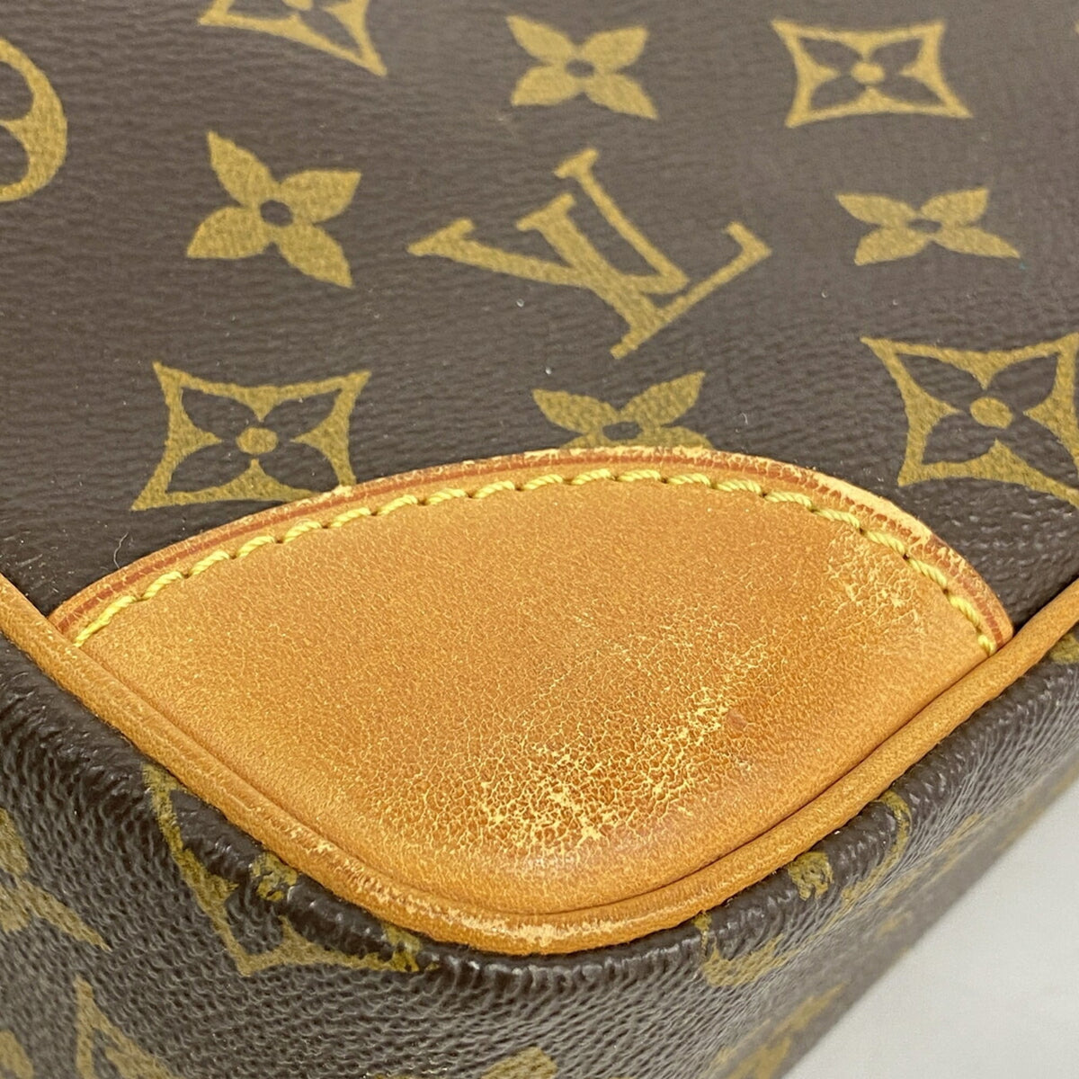 Louis Vuitton Brown Shoulder Bag (Pre-Owned)