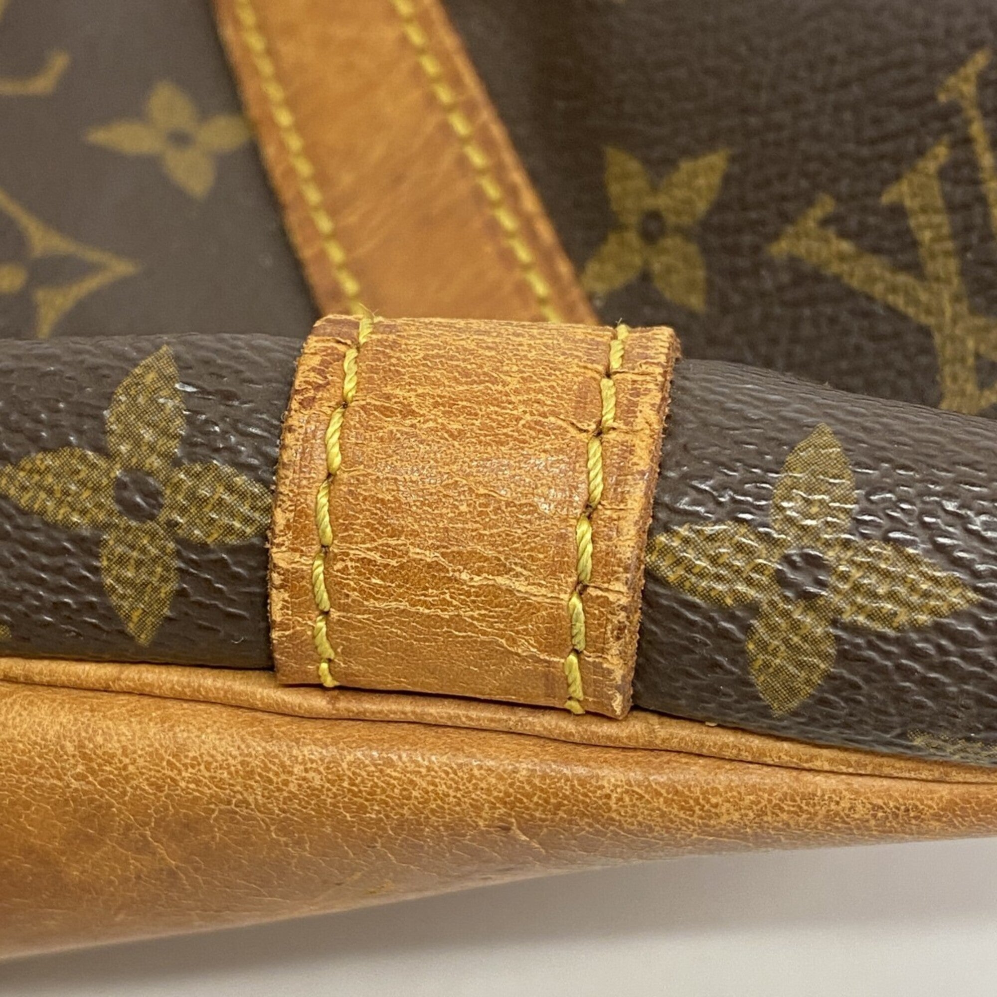 Louis Vuitton Brown Shoulder Bag (Pre-Owned)