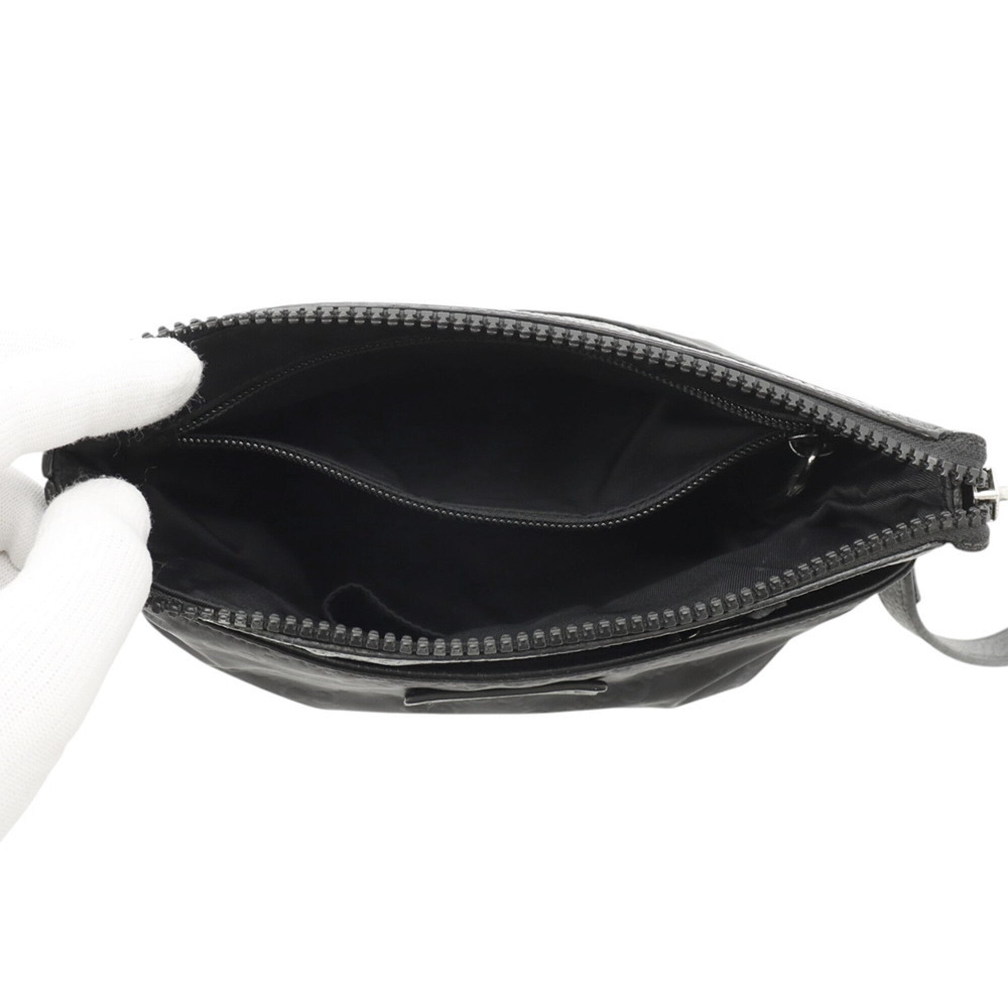 Gucci Black Nylon Handbag Shoulder Bag (Pre-Owned)