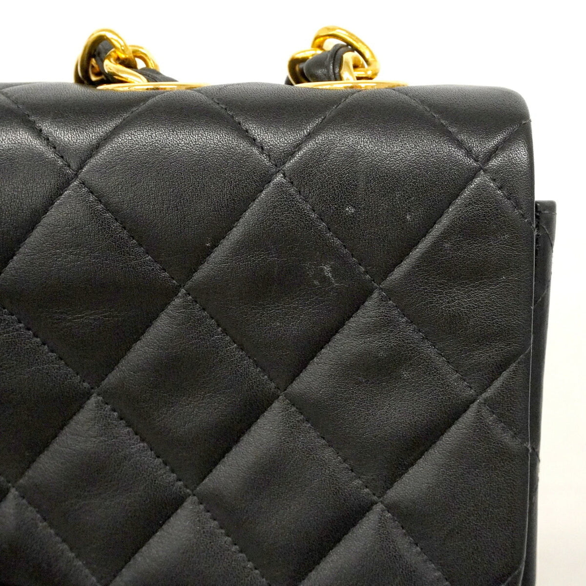 Chanel Black Leather Shoulder Bag (Pre-Owned)