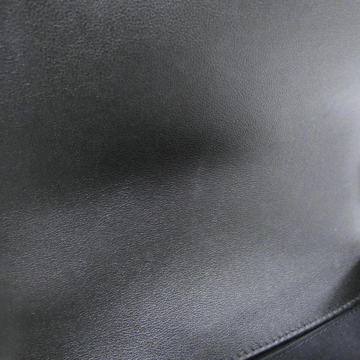 Chanel Black Leather Shoulder Bag (Pre-Owned)
