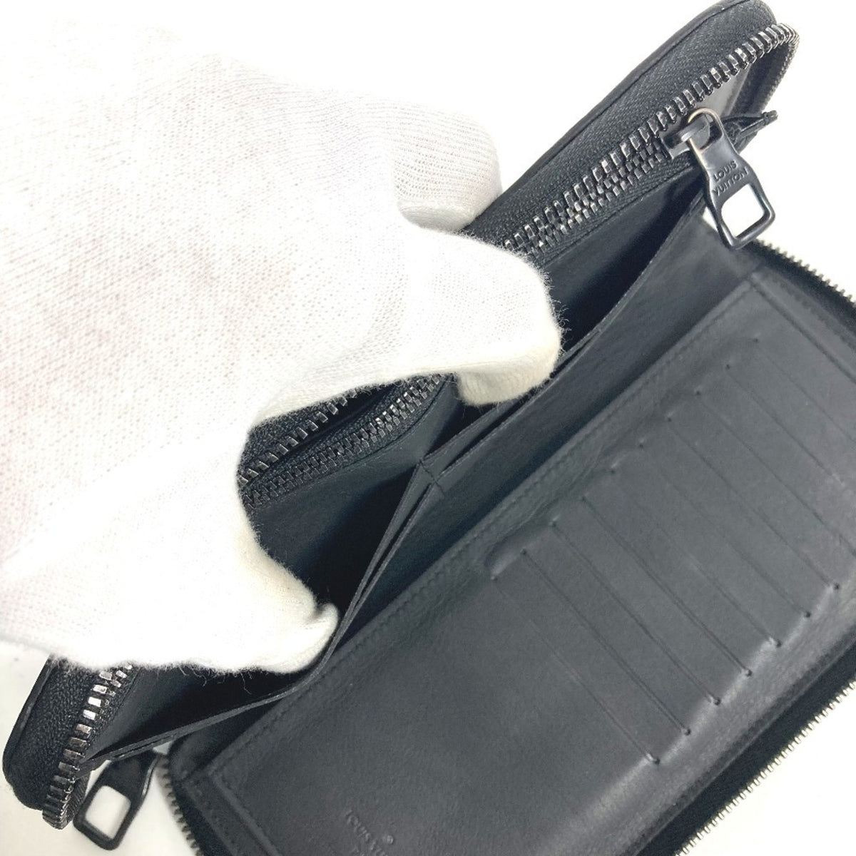 Louis Vuitton Black Long Wallet (Bi-Fold) (Pre-Owned)