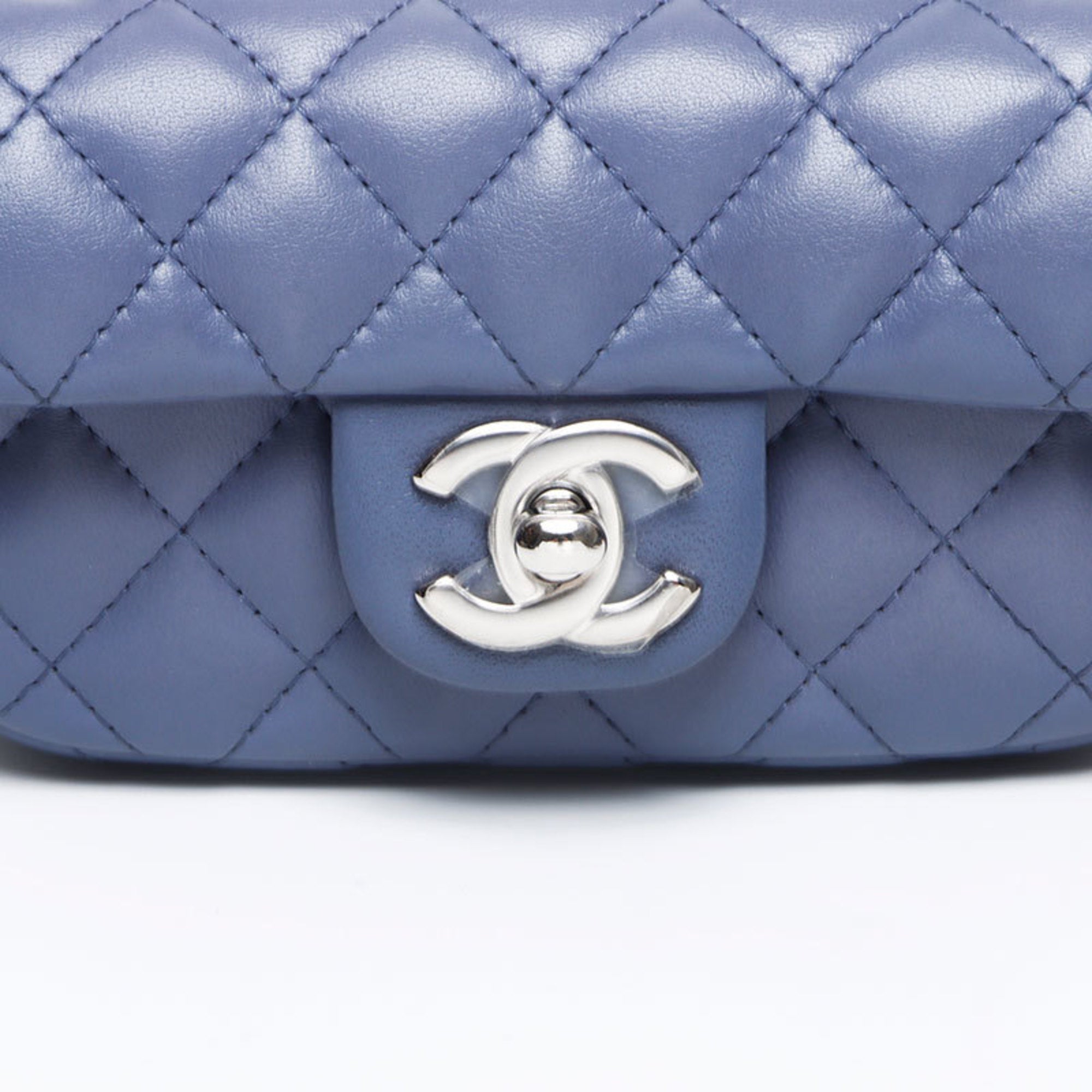 Chanel Blue Leather Shoulder Bag (Pre-Owned)