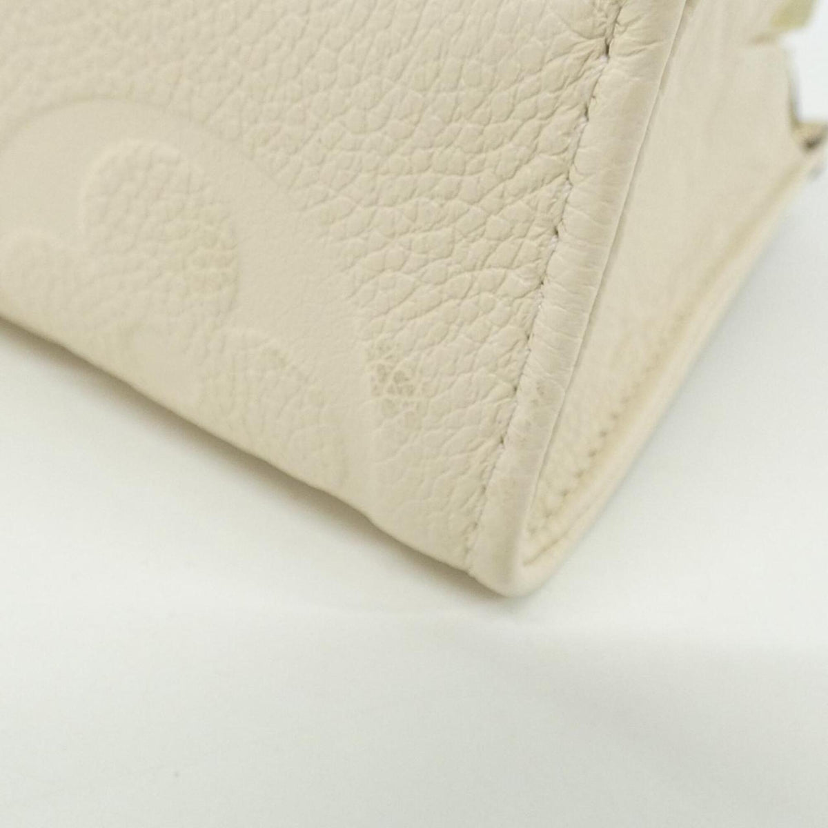 Louis Vuitton Cream Leather Handbag (Pre-Owned)