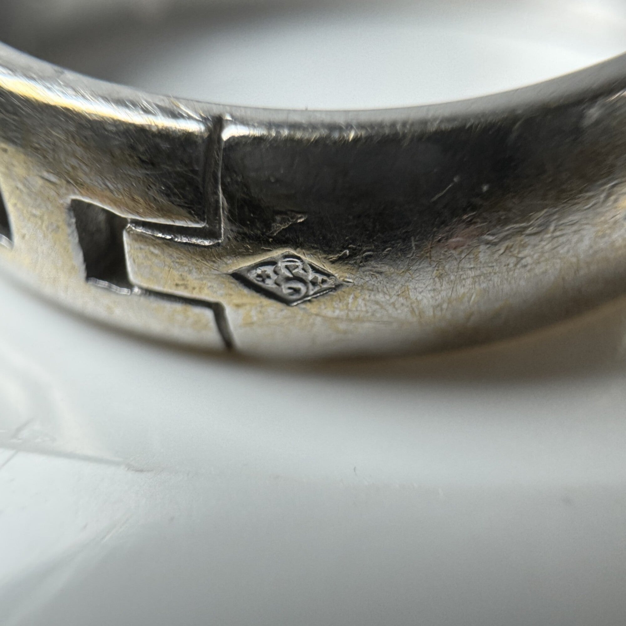 Hermes White Gold Band Ring (Pre-Owned)