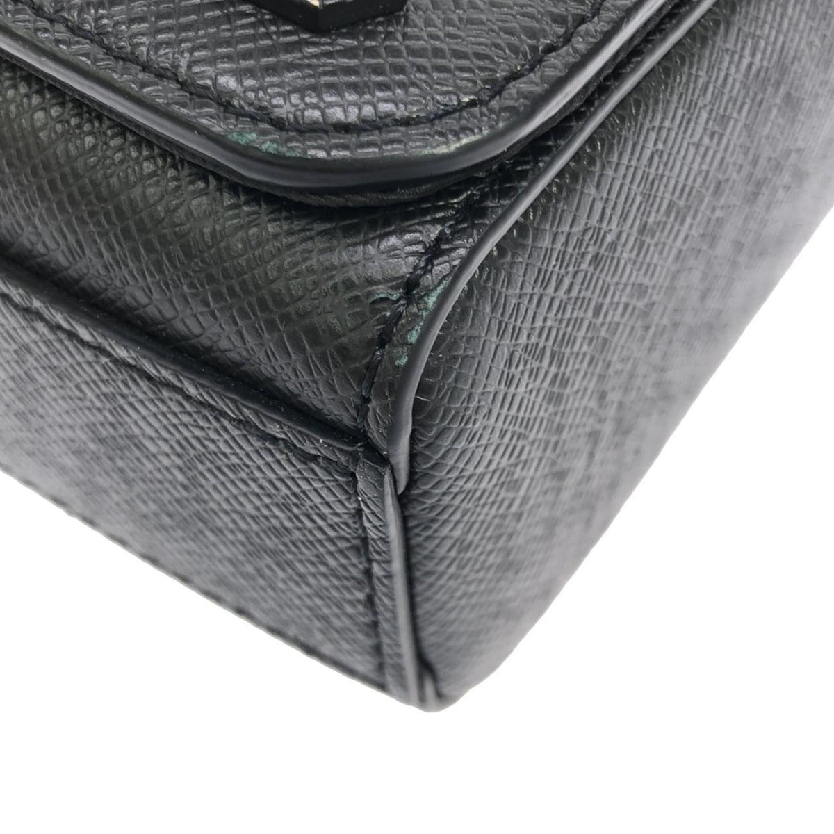 Louis Vuitton Black Leather Shoulder Bag (Pre-Owned)