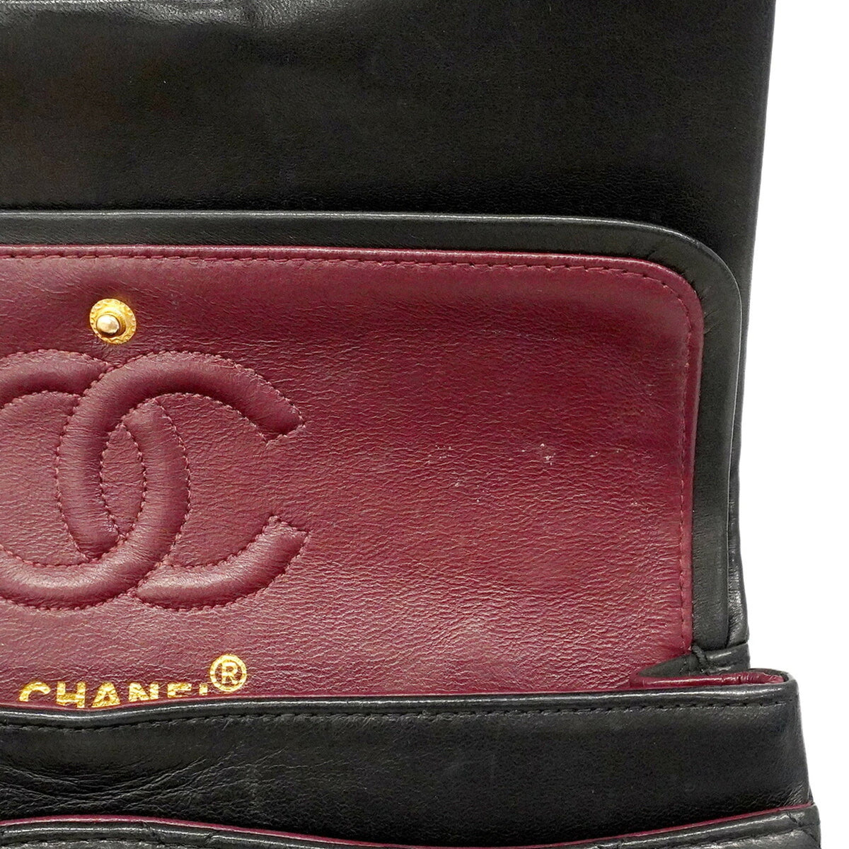 Chanel Black Leather Shoulder Bag (Pre-Owned)