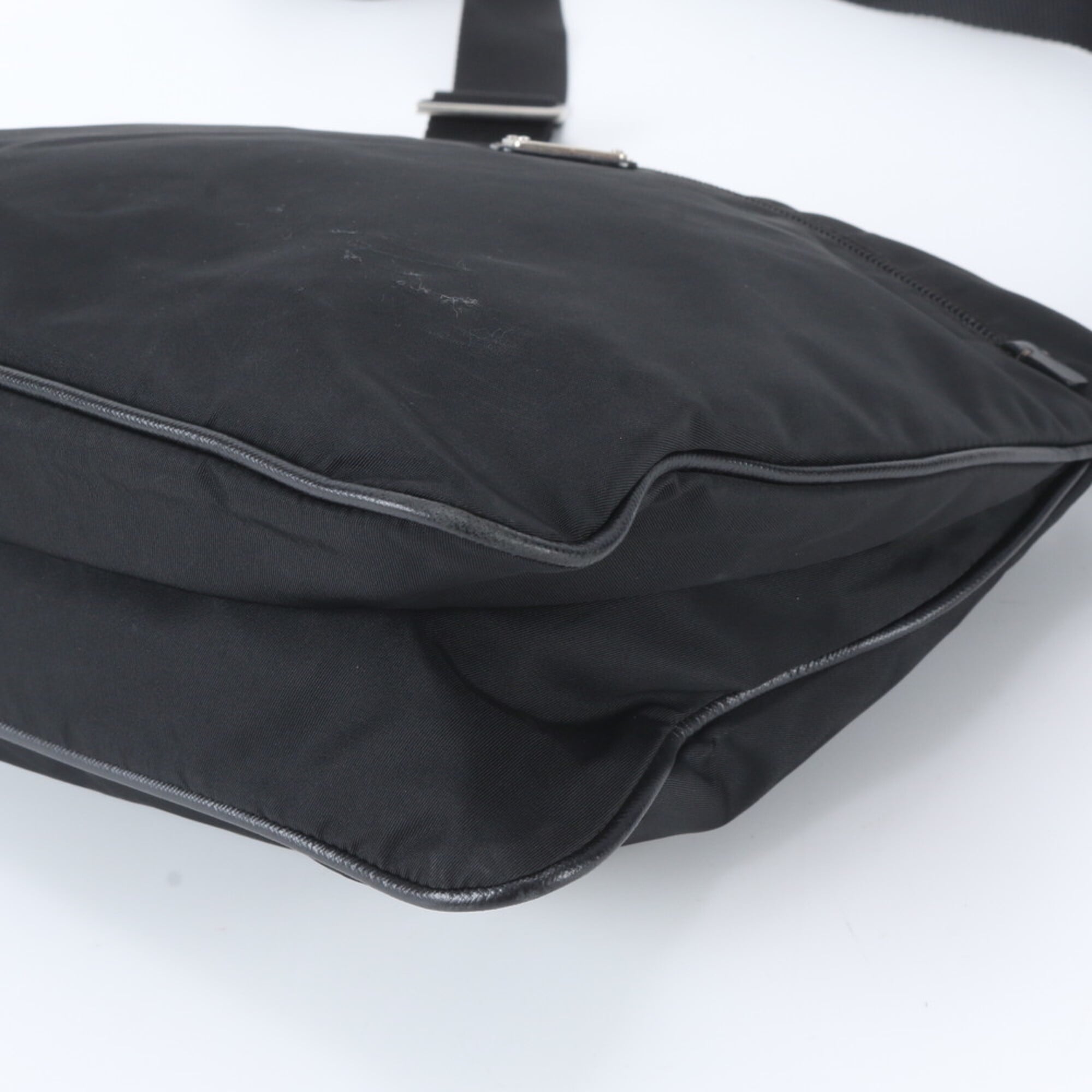 Prada Black Nylon Leather Messenger Bag Shoulder Bag (Pre-Owned)