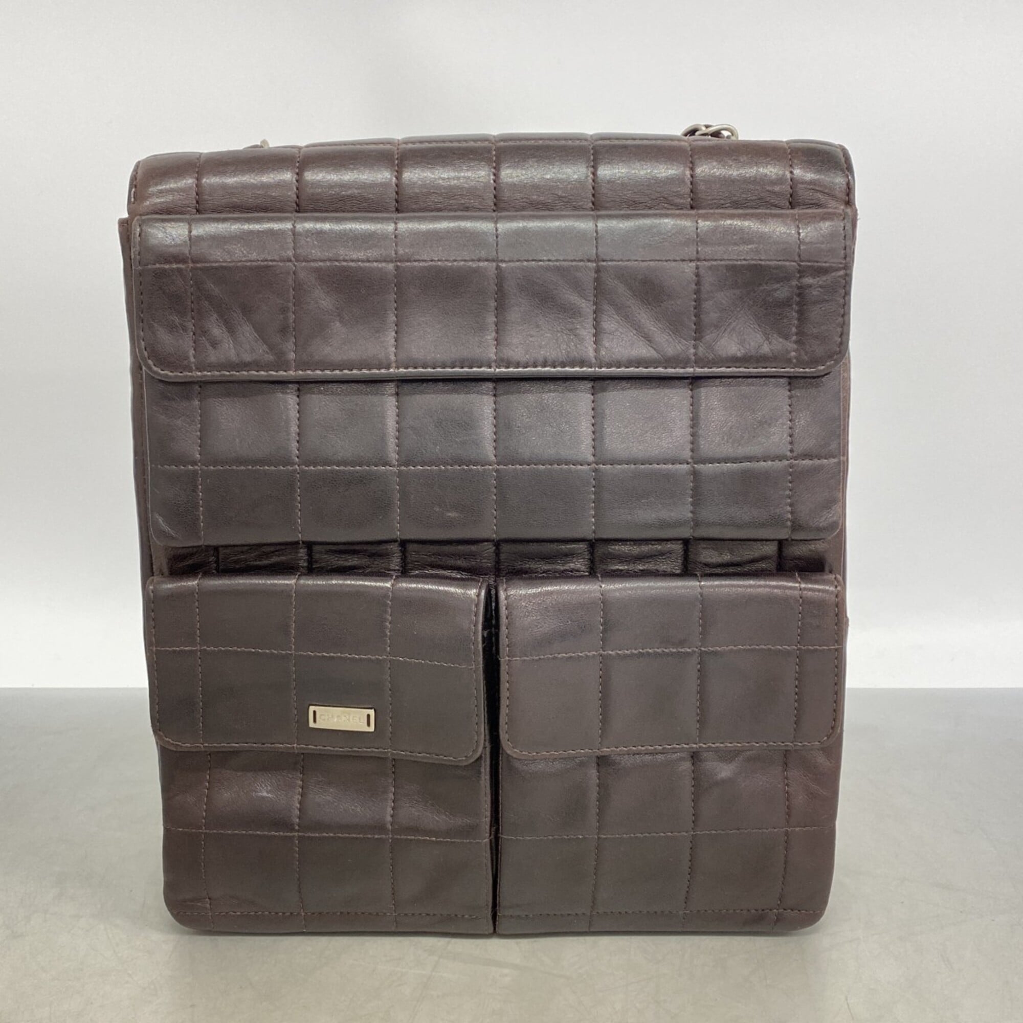 Chanel Brown Leather Shoulder Bag (Pre-Owned)