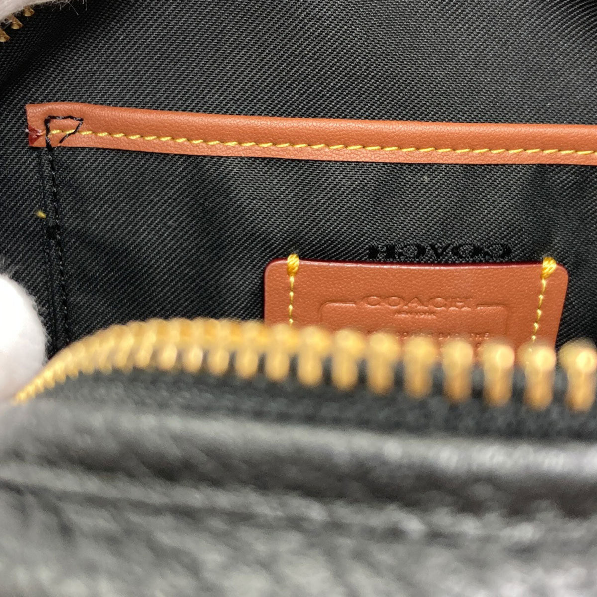 Coach Black Leather Shoulder Bag (Pre-Owned)