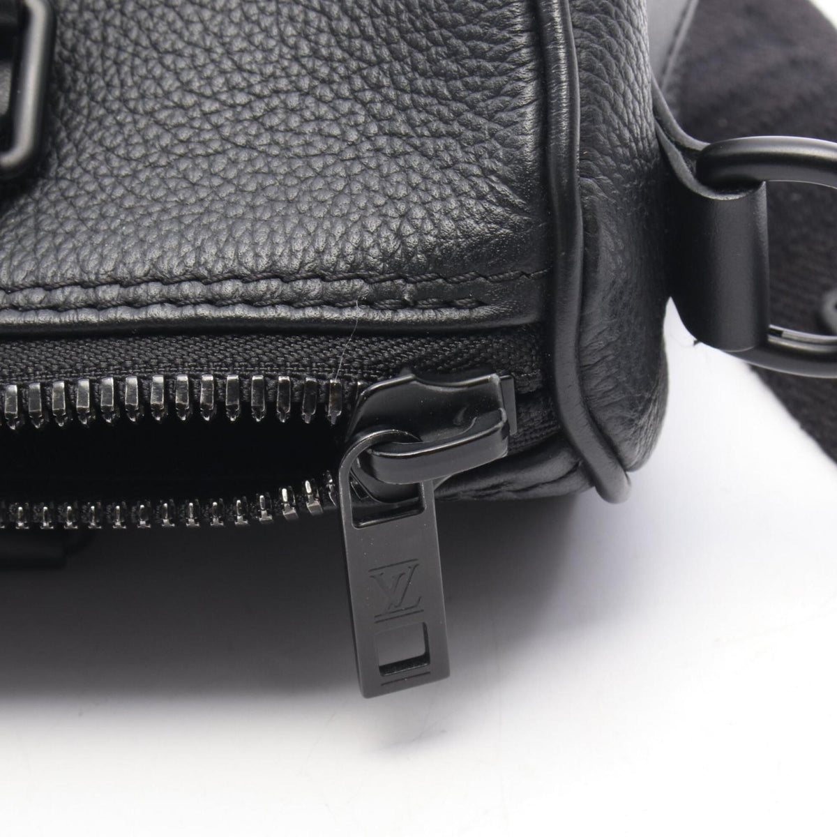Louis Vuitton Black Leather Handbag (Pre-Owned)