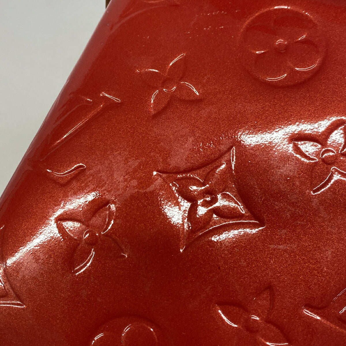 Louis Vuitton Rouge Shoulder Bag (Pre-Owned)