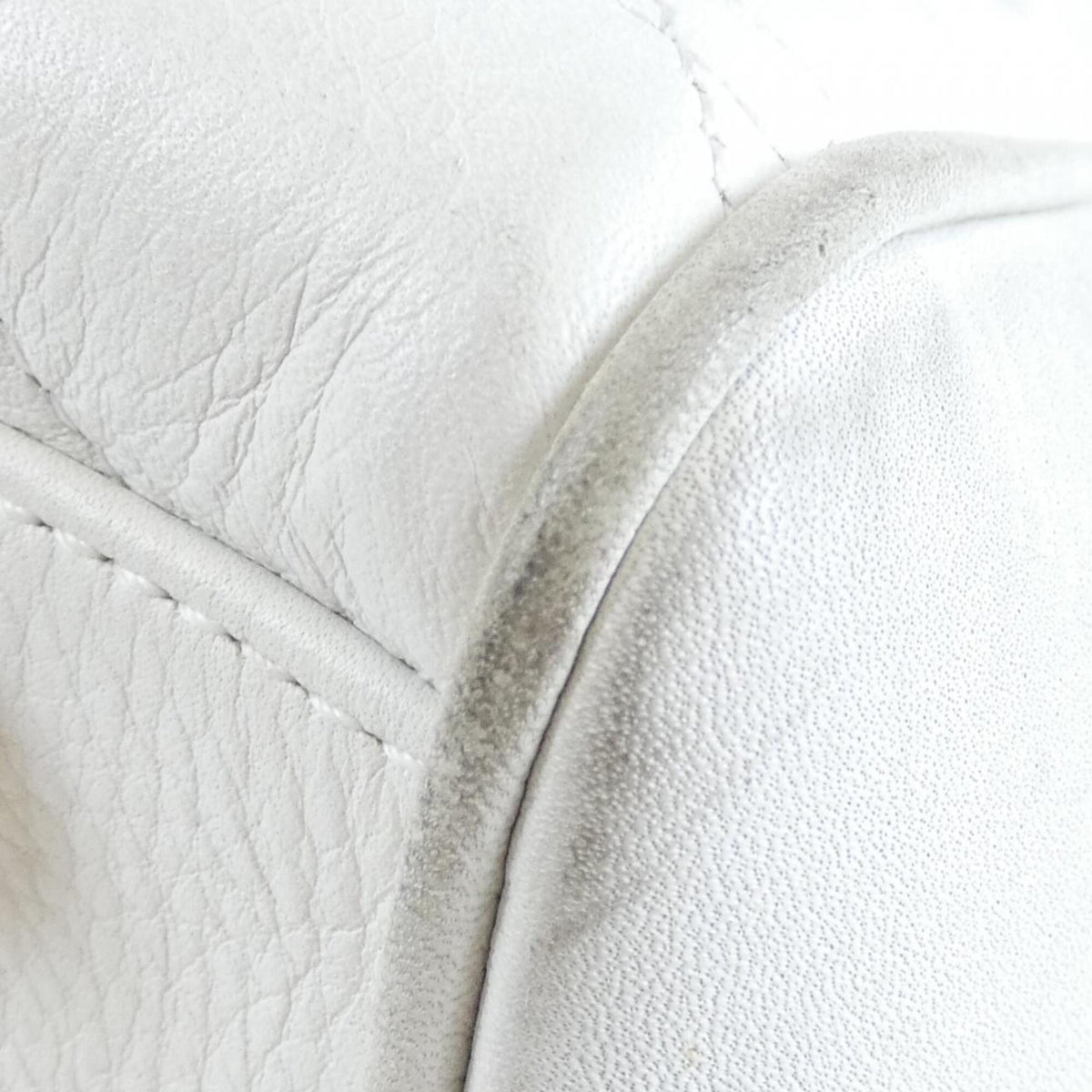 Christian Dior White Leather Handbag (Pre-Owned)