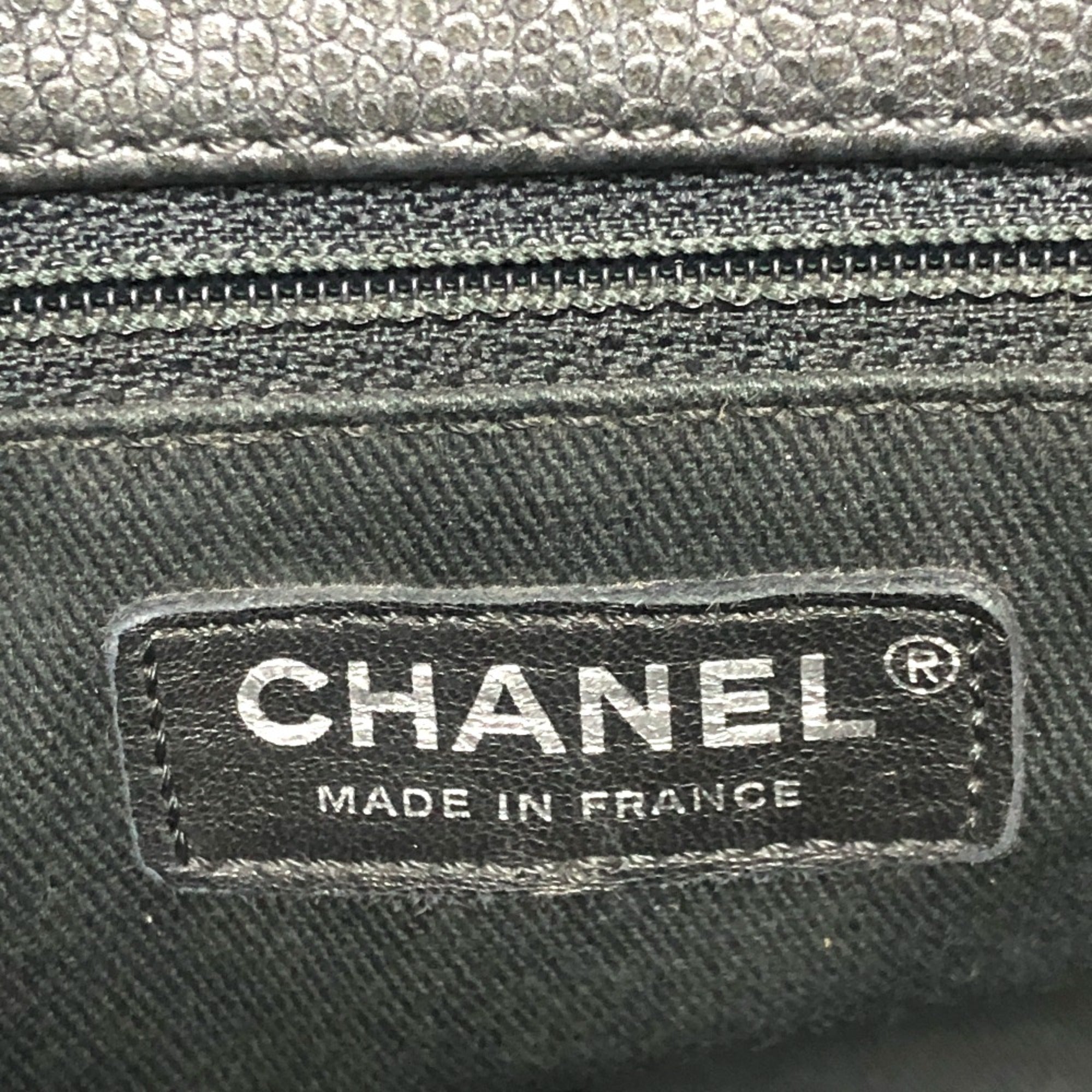 Chanel Black Leather Shoulder Bag (Pre-Owned)