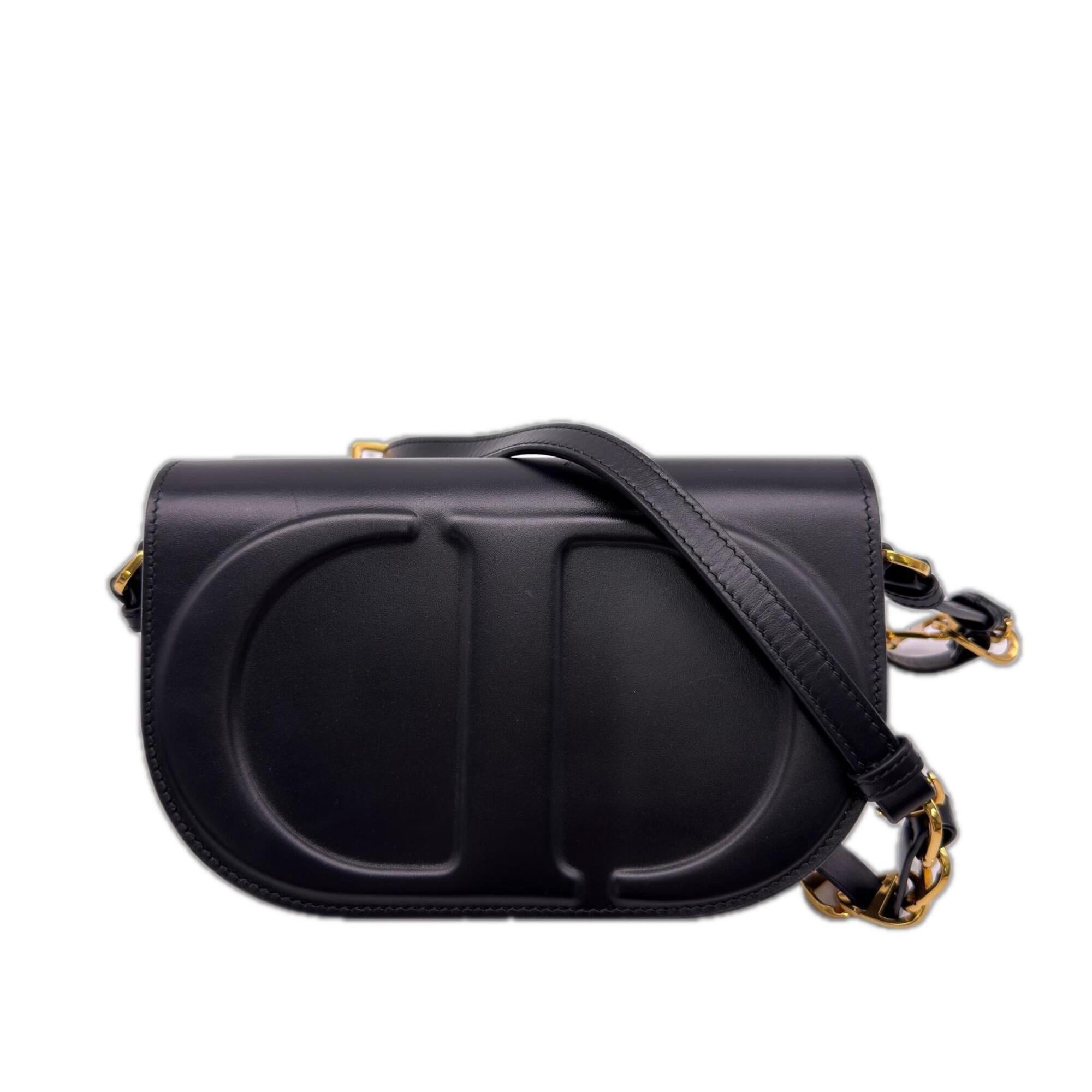 Christian Dior Black Leather Shoulder Bag (Pre-Owned)