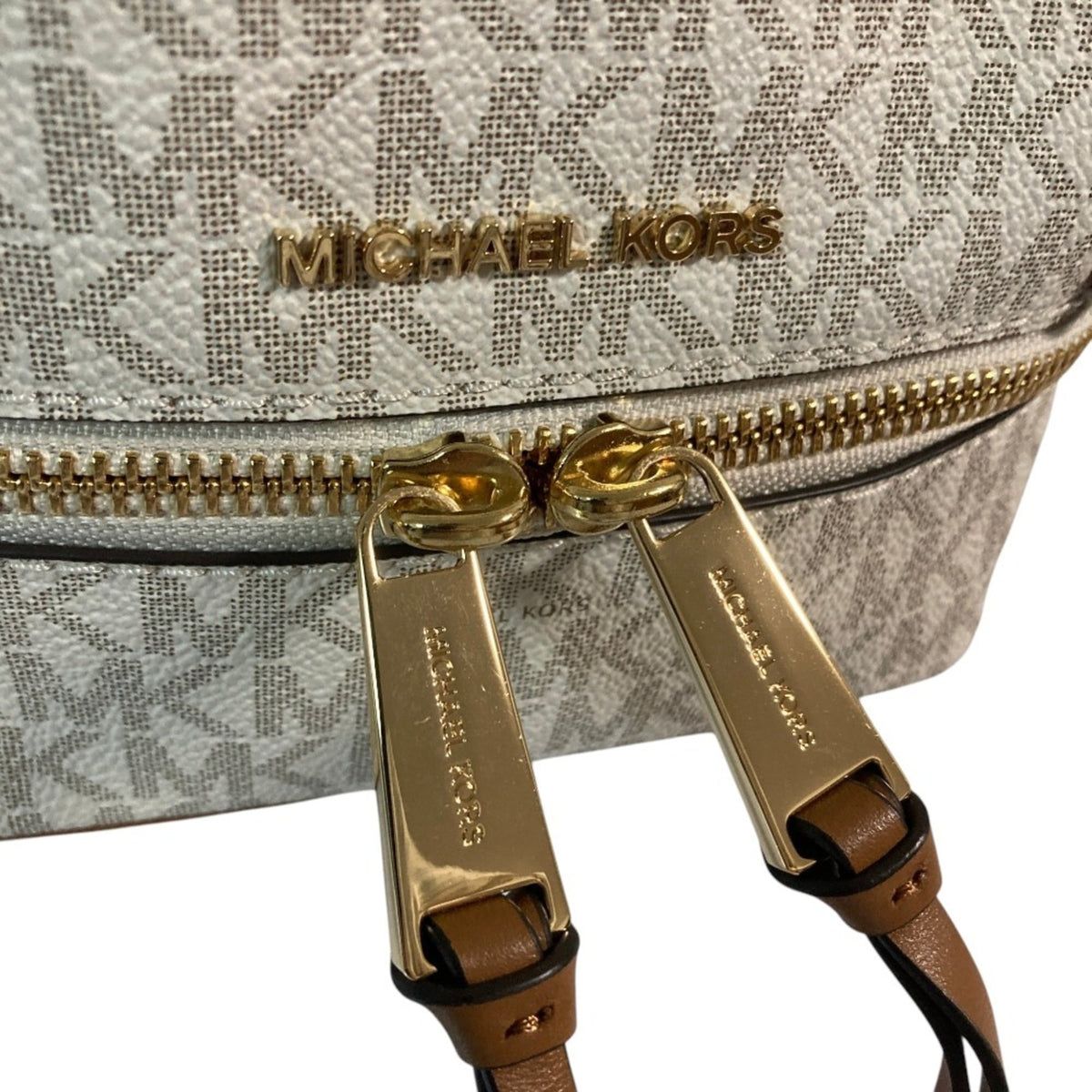 Michael Kors White Backpack (Pre-Owned)