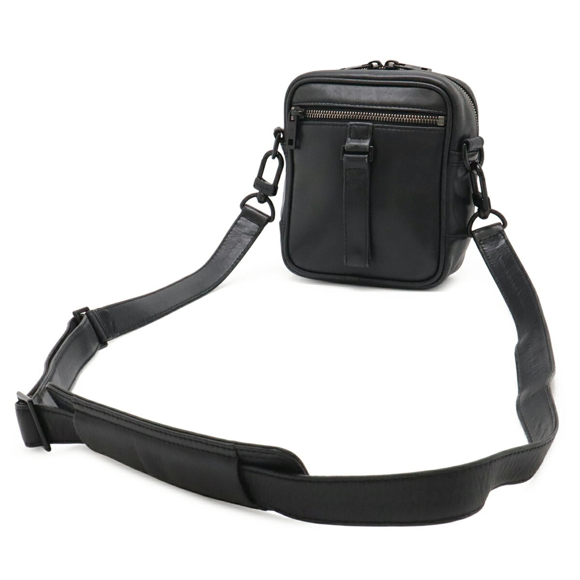 Louis Vuitton Noir Leather Pochette Shoulder Bag (Pre-Owned)