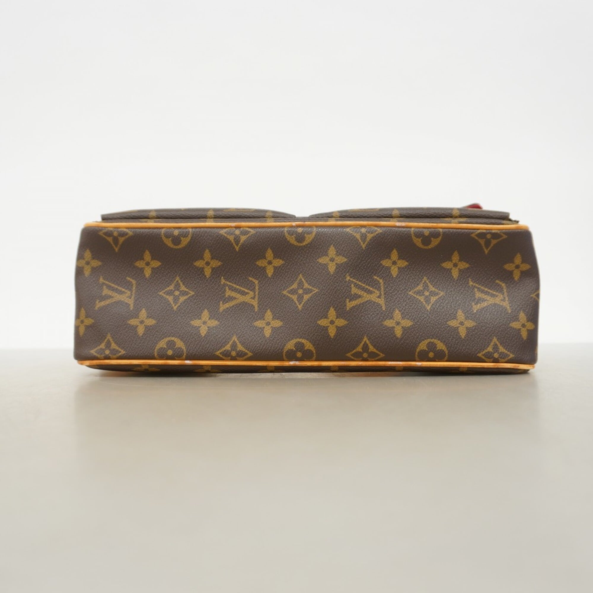 Louis Vuitton Brown Shoulder Bag (Pre-Owned)