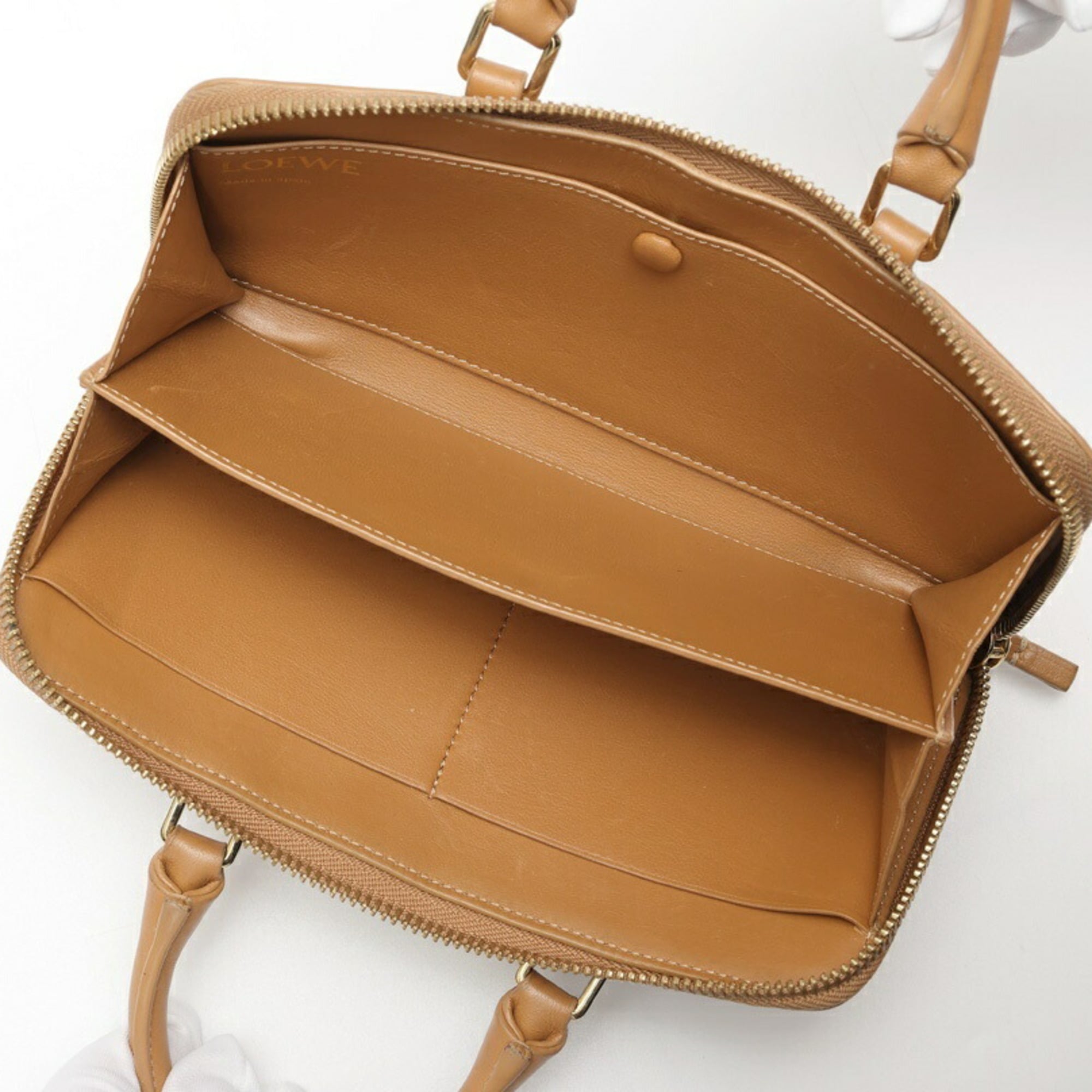 Loewe Amazona Camel Leather Pouch (Pre-Owned)