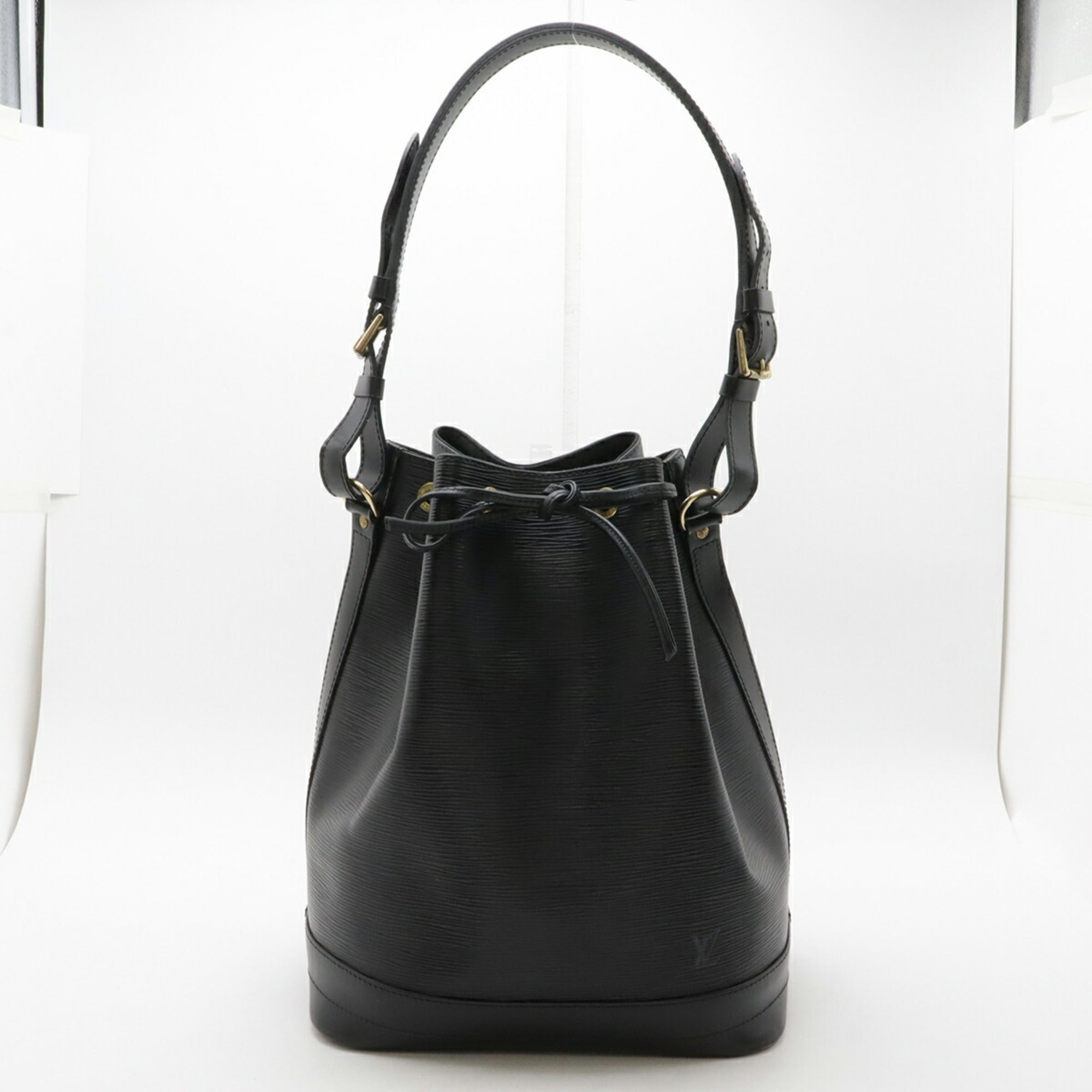 Louis Vuitton Noir Epi Leather Shoulder Bag (Pre-Owned)