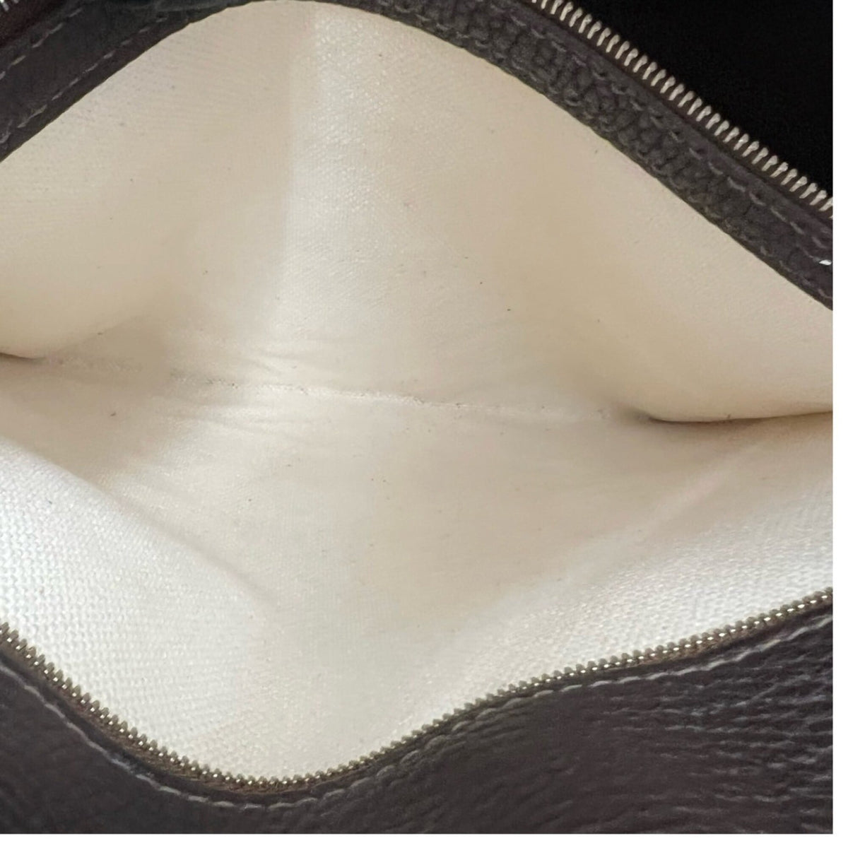Hermes Brown Ivory Toile H Buffle Skipper Leather Handbag (Pre-Owned)