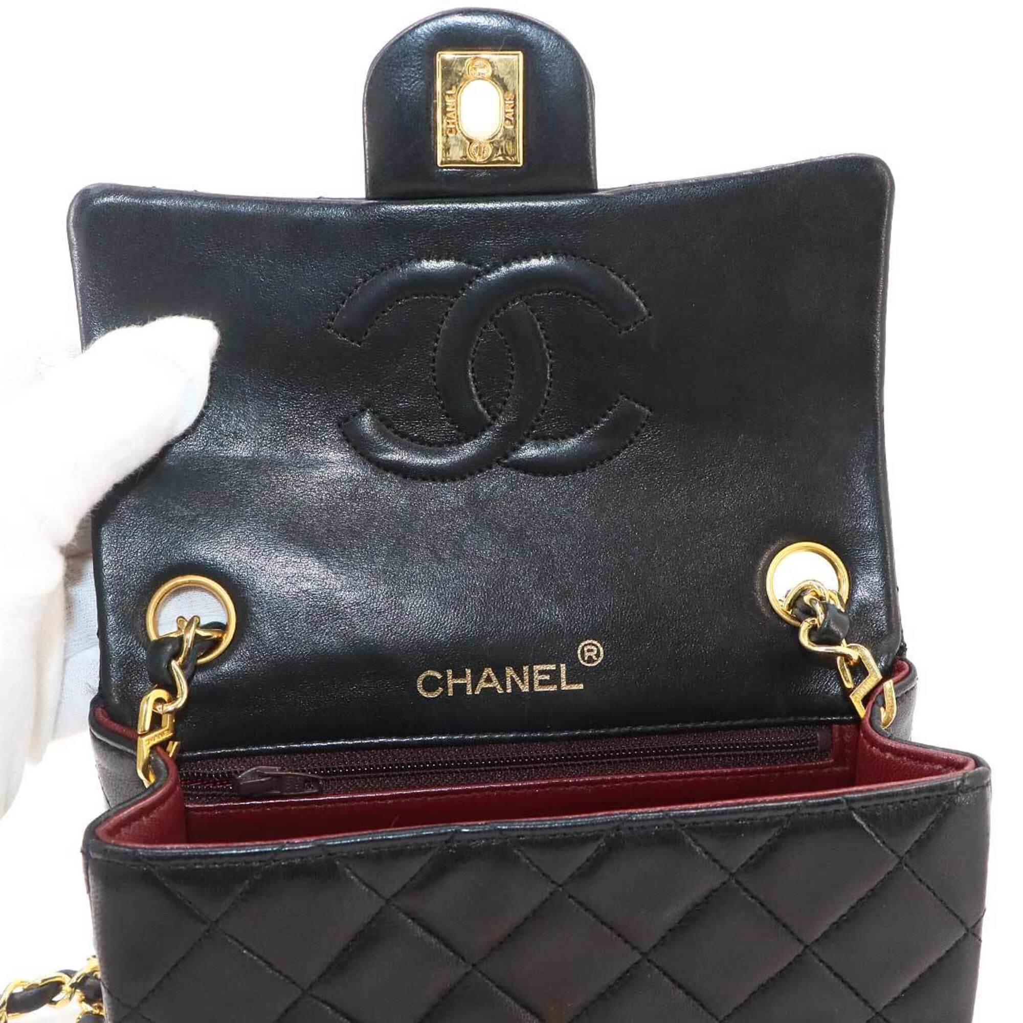 Chanel Black Leather Handbag Shoulder Bag (Pre-Owned)
